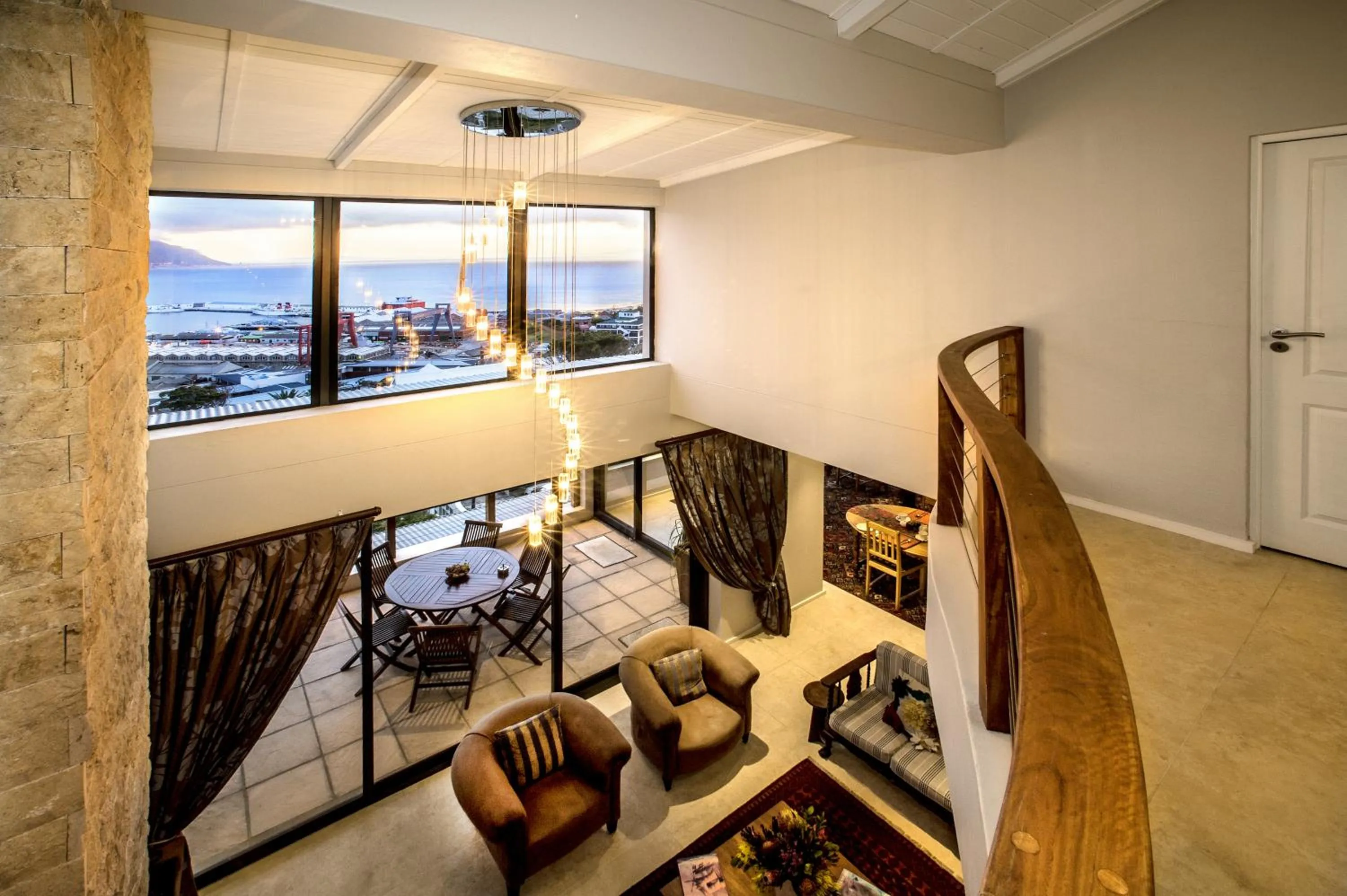 Communal lounge/ TV room in Mariner Guesthouse & Villa