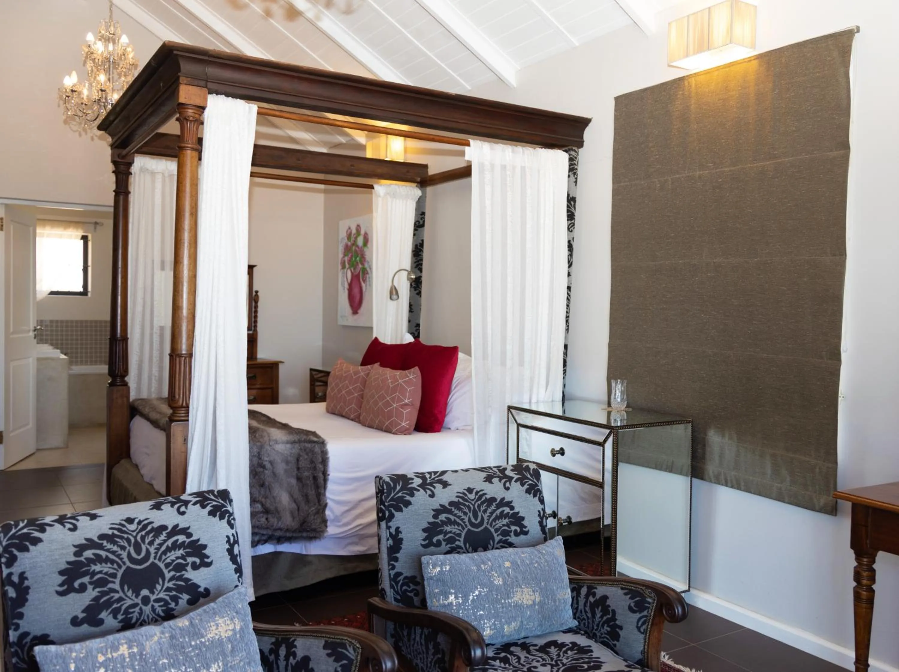 Bed in Mariner Guesthouse & Villa