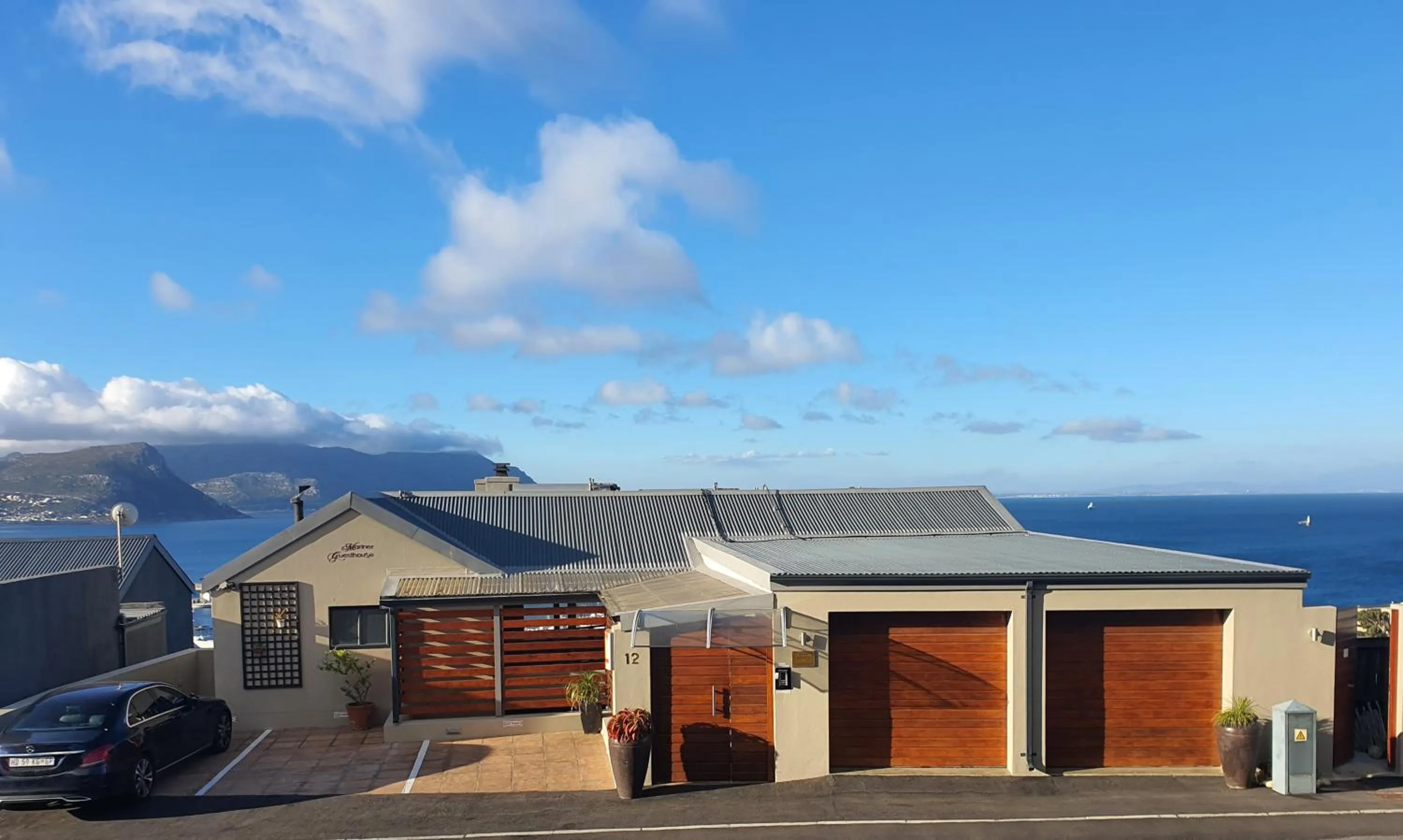 Property building in Mariner Guesthouse & Villa