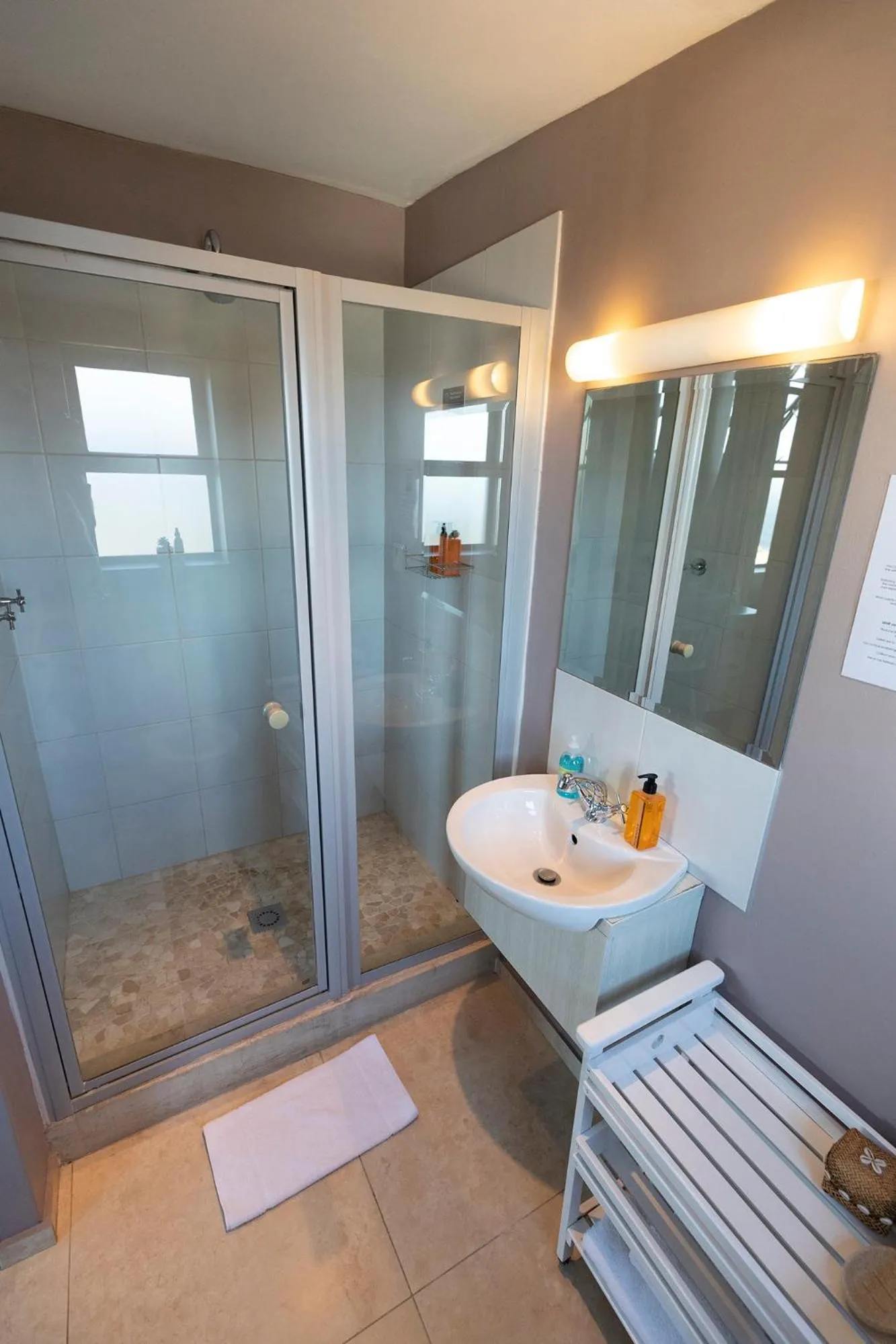 Shower in Mariner Guesthouse & Villa