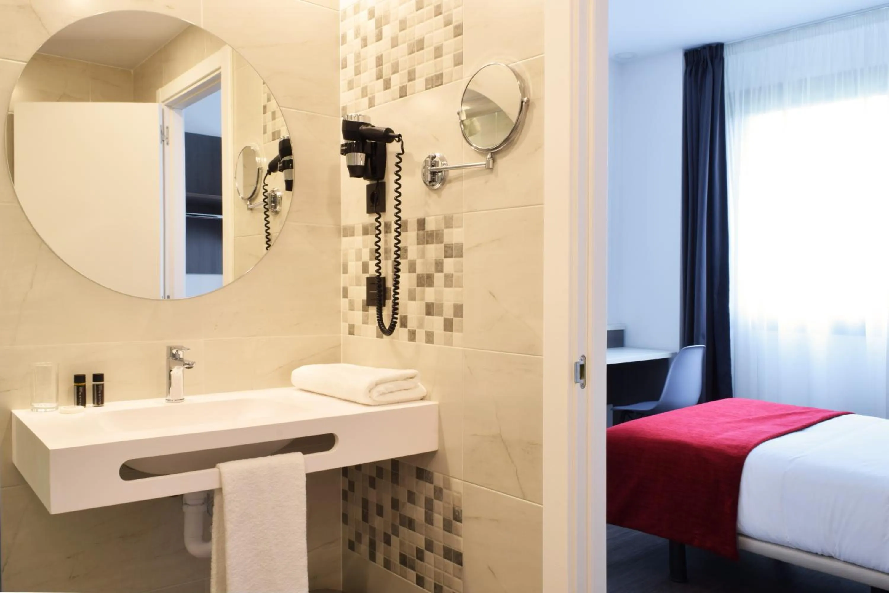 Bed in Hotel New Bilbao Airport