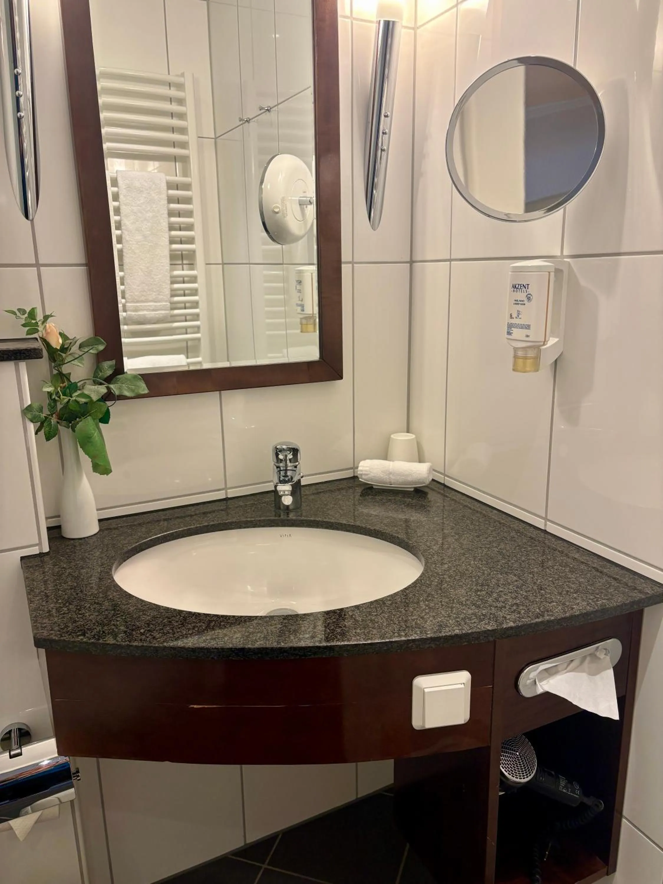 Bathroom in Akzent Hotel Höltje