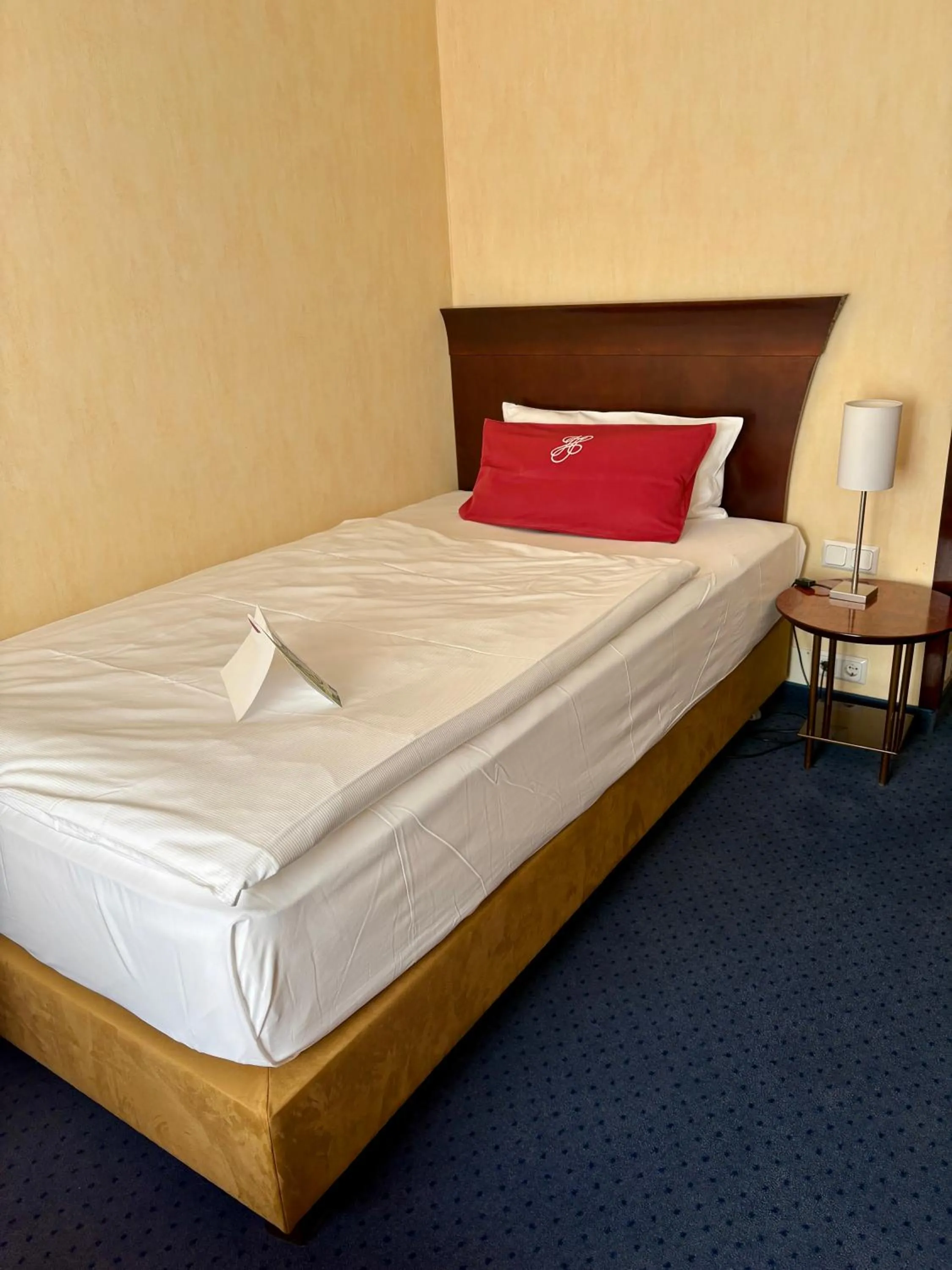 Photo of the whole room, Bed in Akzent Hotel Höltje