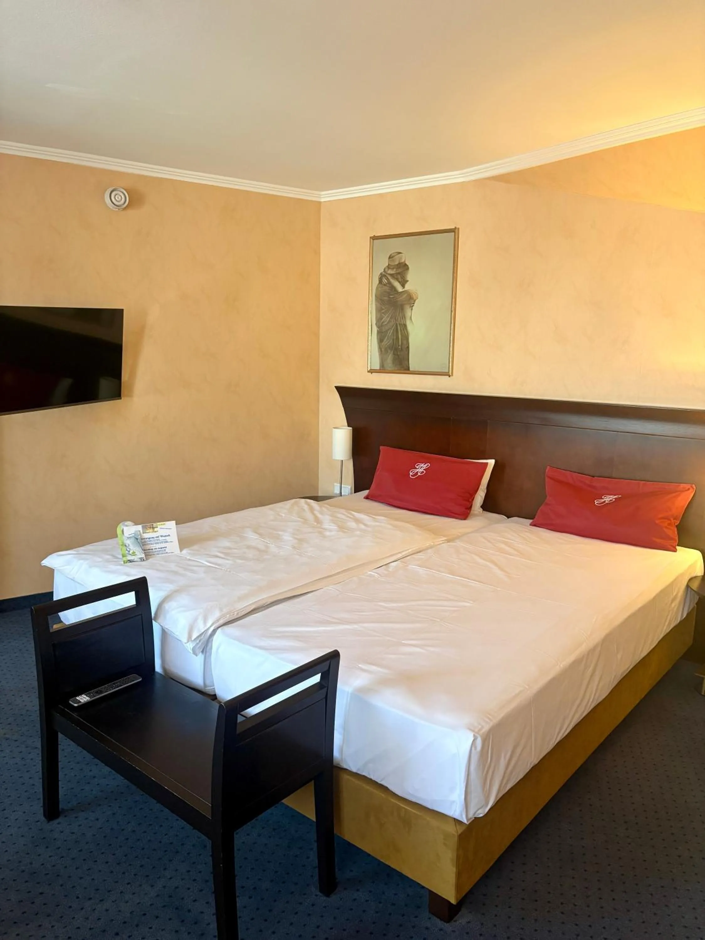 Photo of the whole room, Bed in Akzent Hotel Höltje