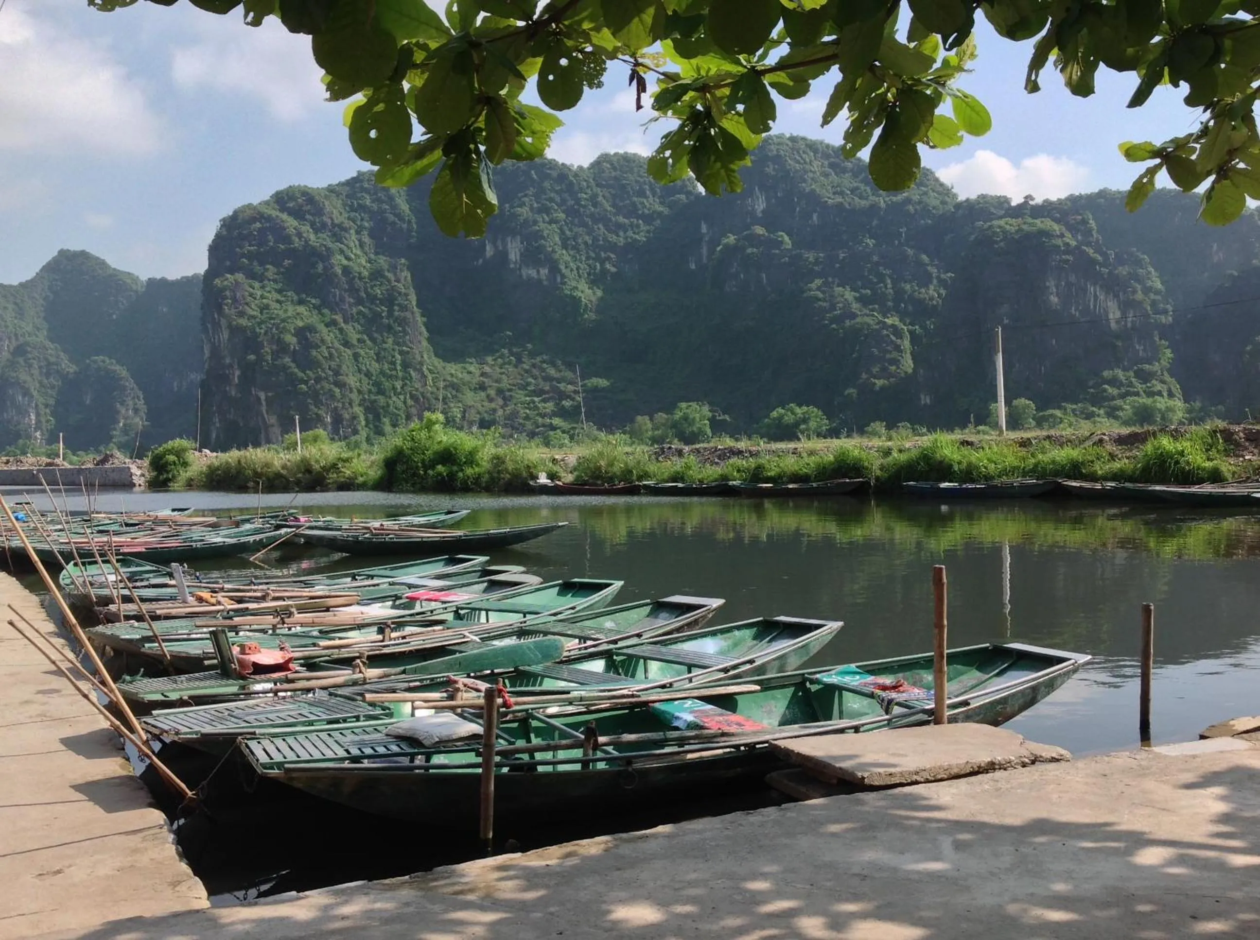 Canoeing in Tam Coc Eco House