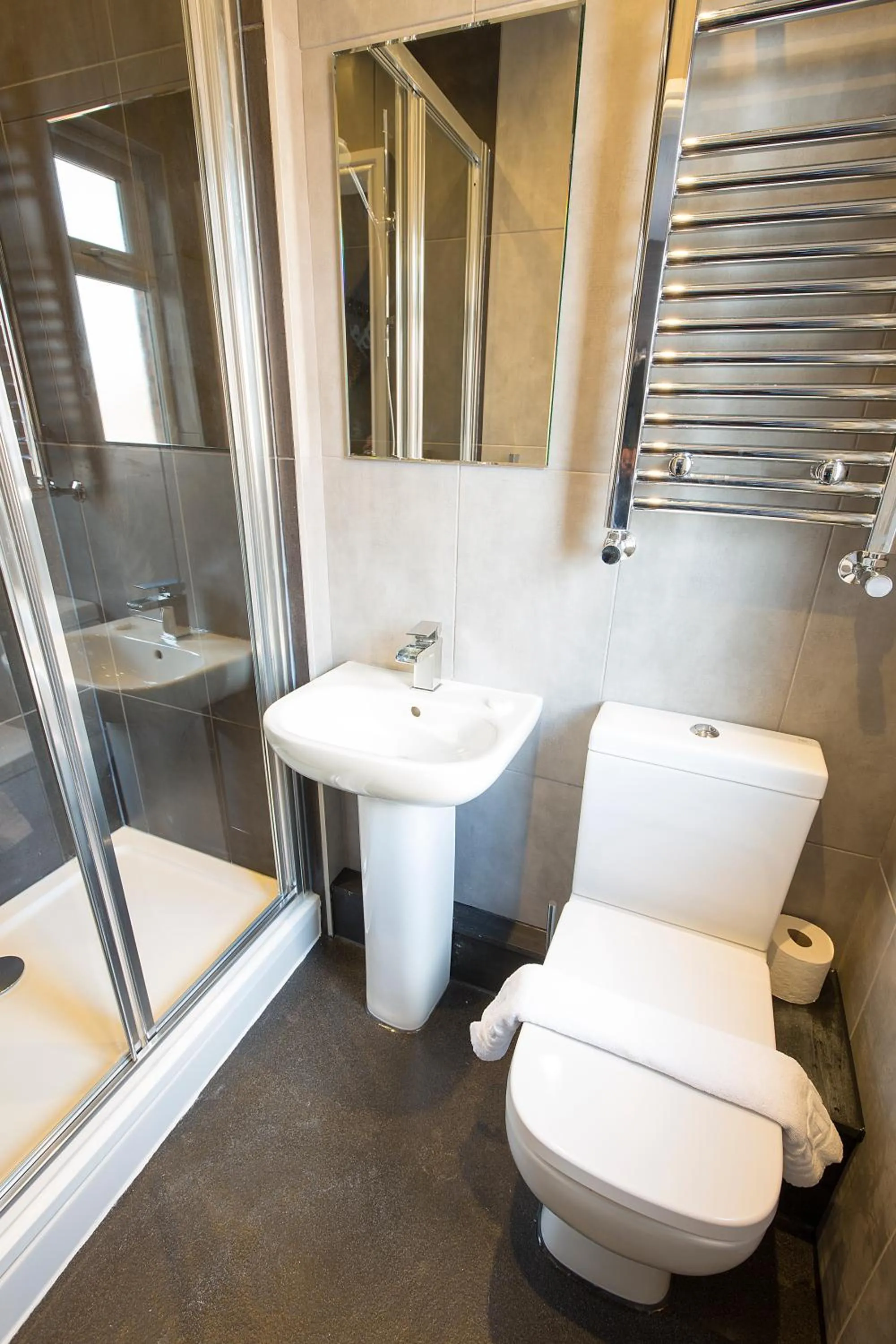 Bathroom in Arthur's Bar & Accommodation