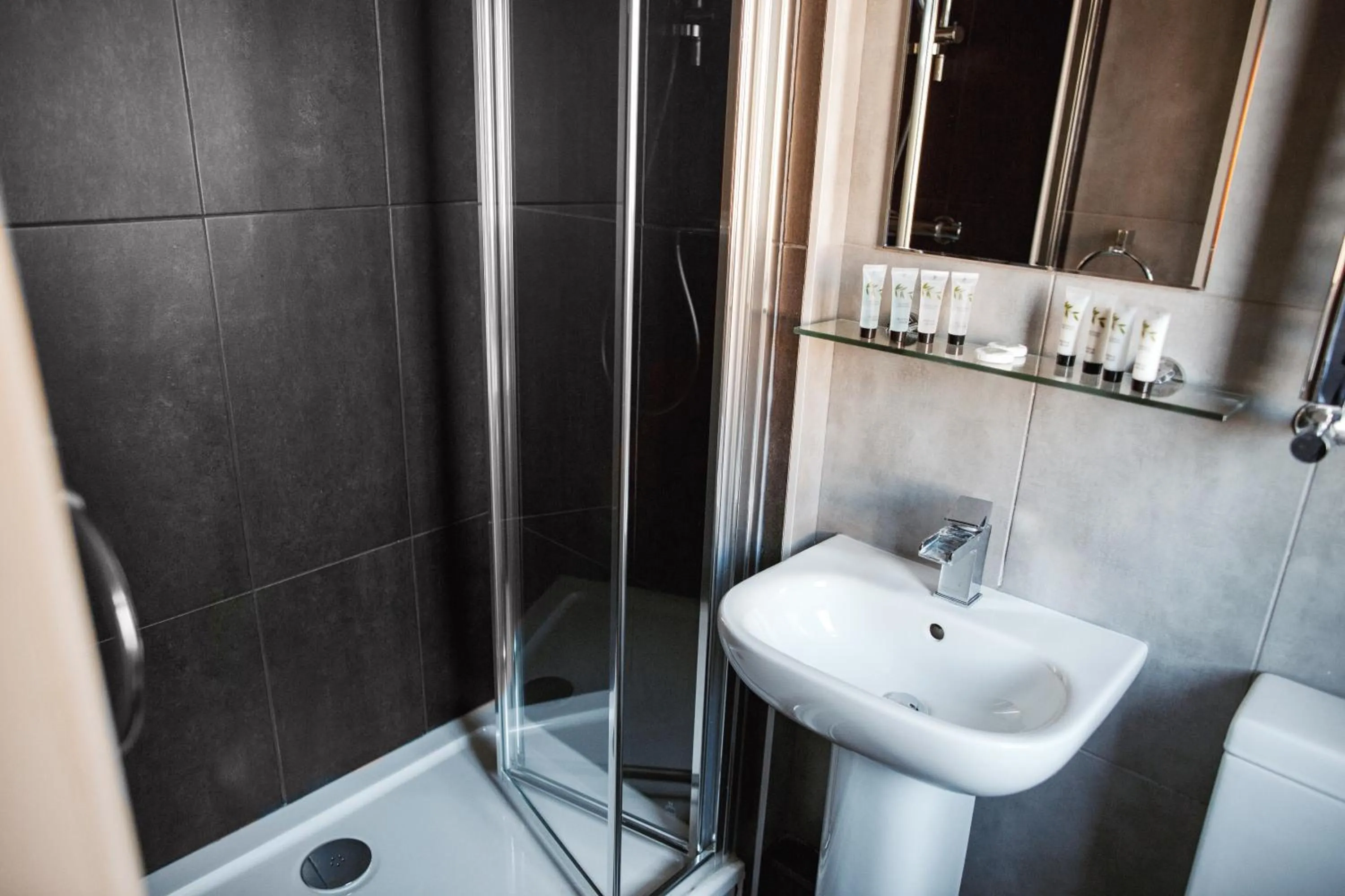 Bathroom in Arthur's Bar & Accommodation