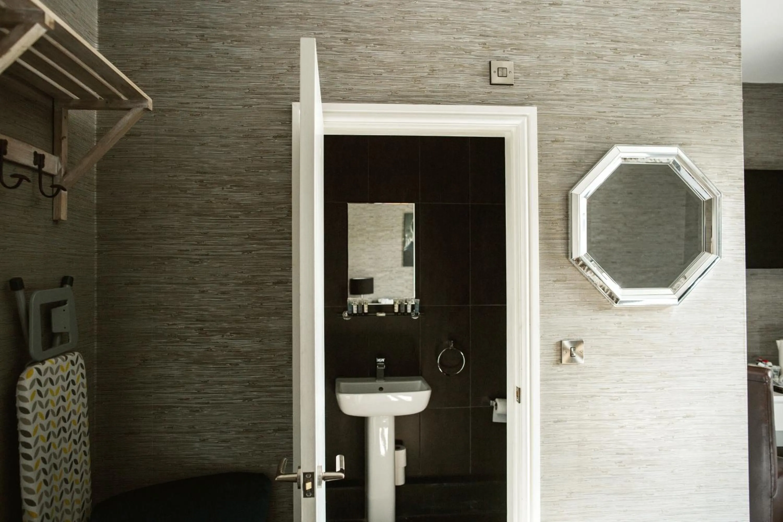 Bathroom in Arthur's Bar & Accommodation