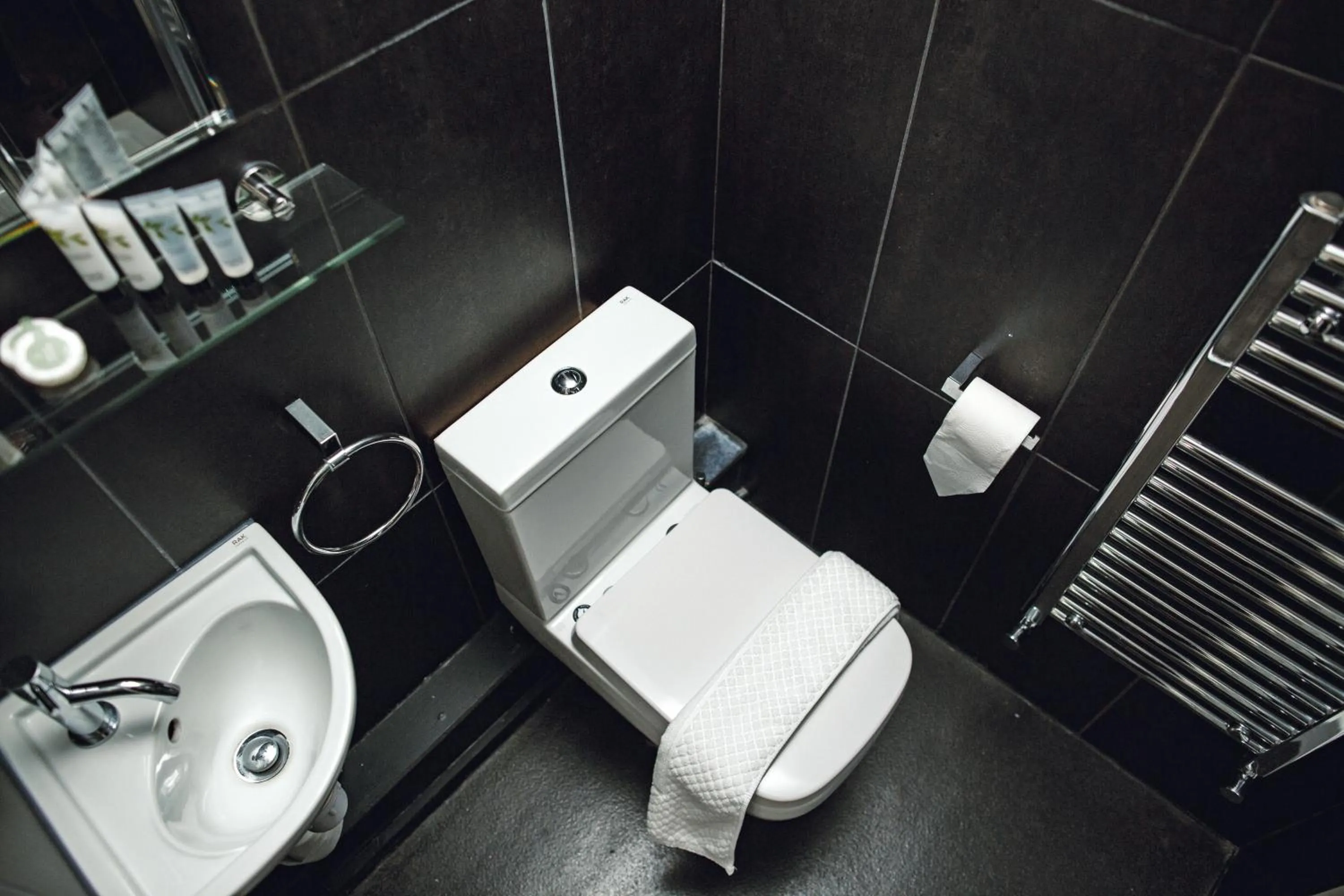 Toilet in Arthur's Bar & Accommodation