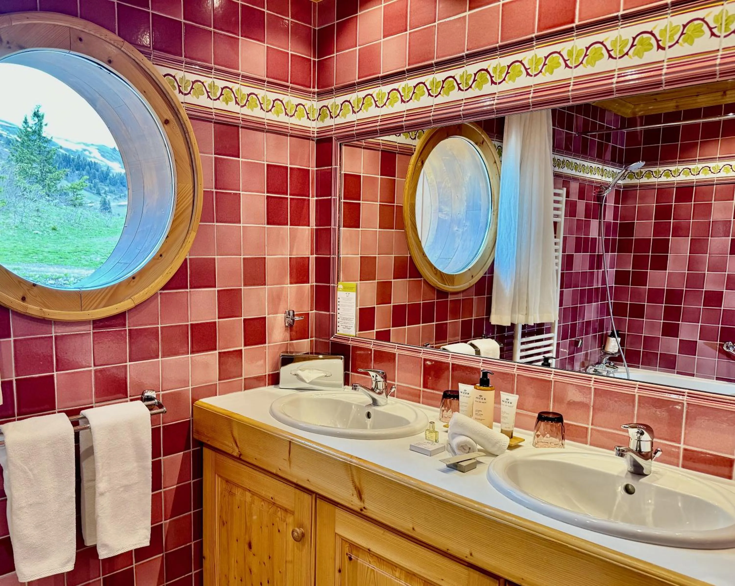 Bathroom in Hôtel Courcheneige