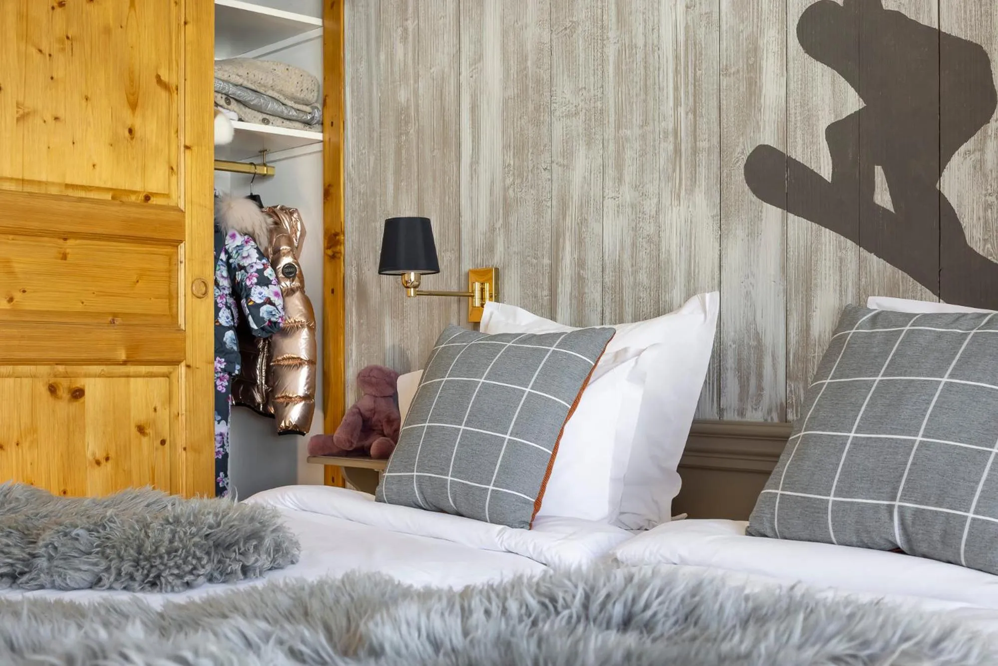 Bed in Hôtel Courcheneige