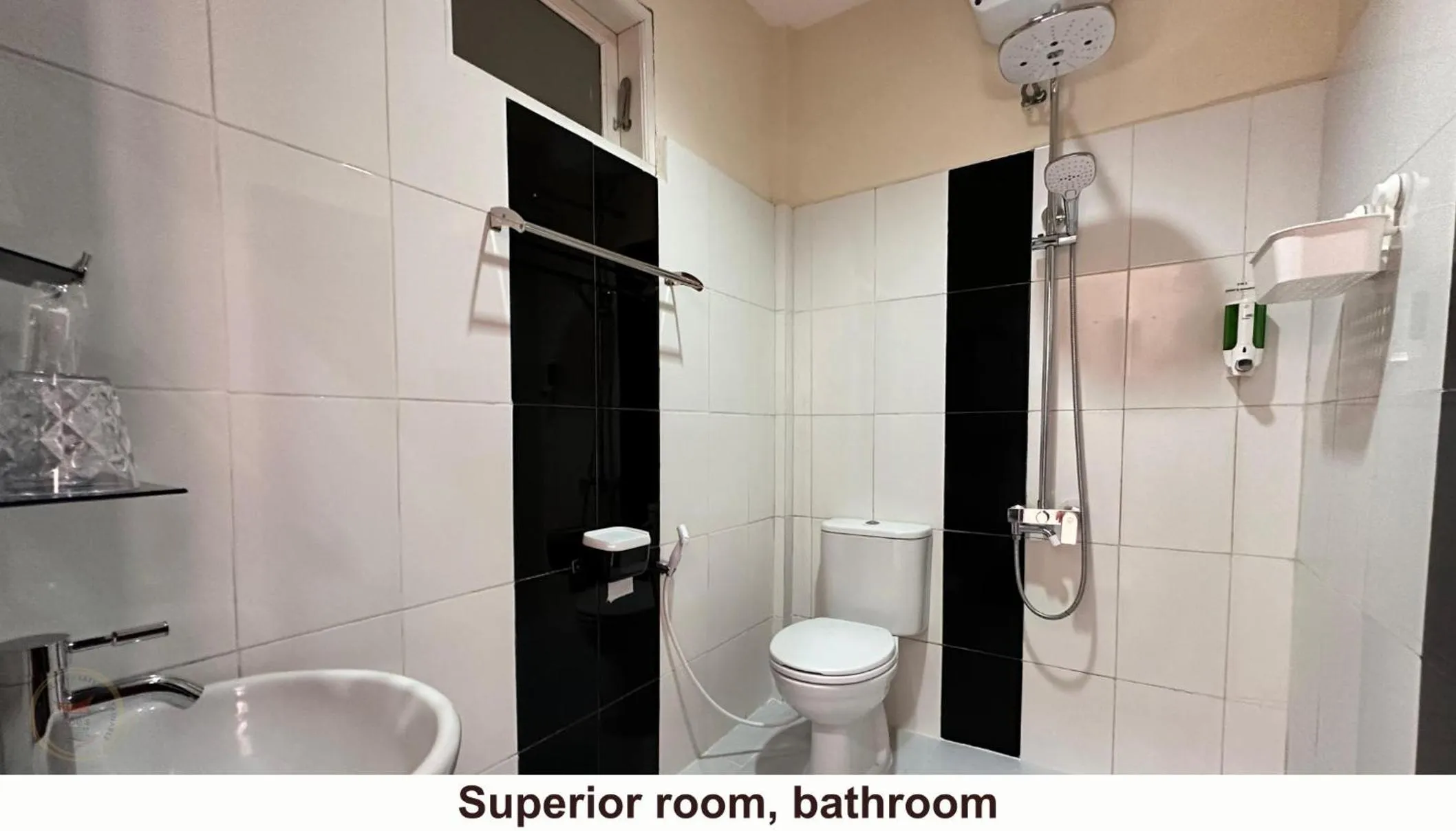 Bathroom in Zoé’s Paradise Waterfront Hotel