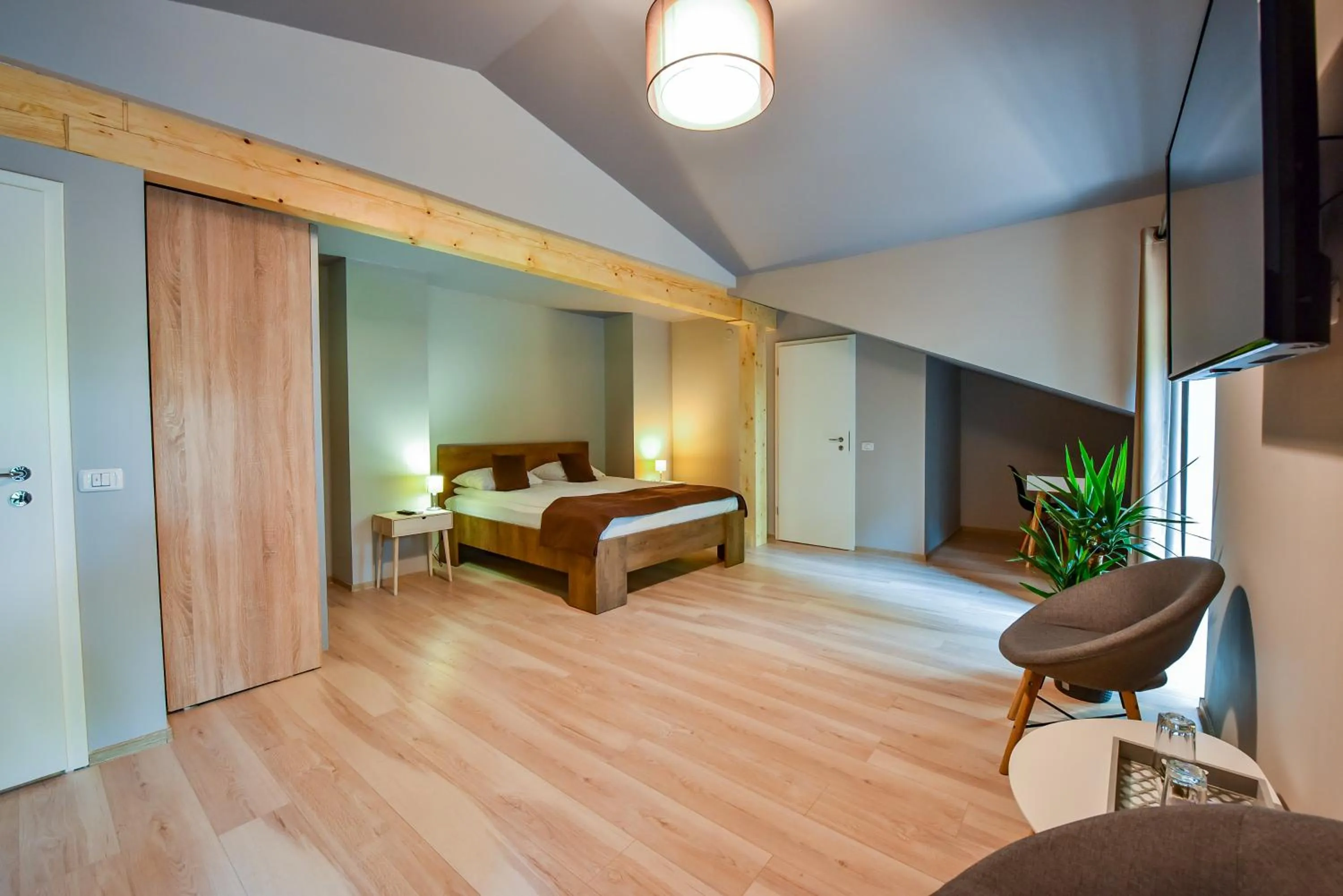 Photo of the whole room, Bed in Arsenal Park Transilvania