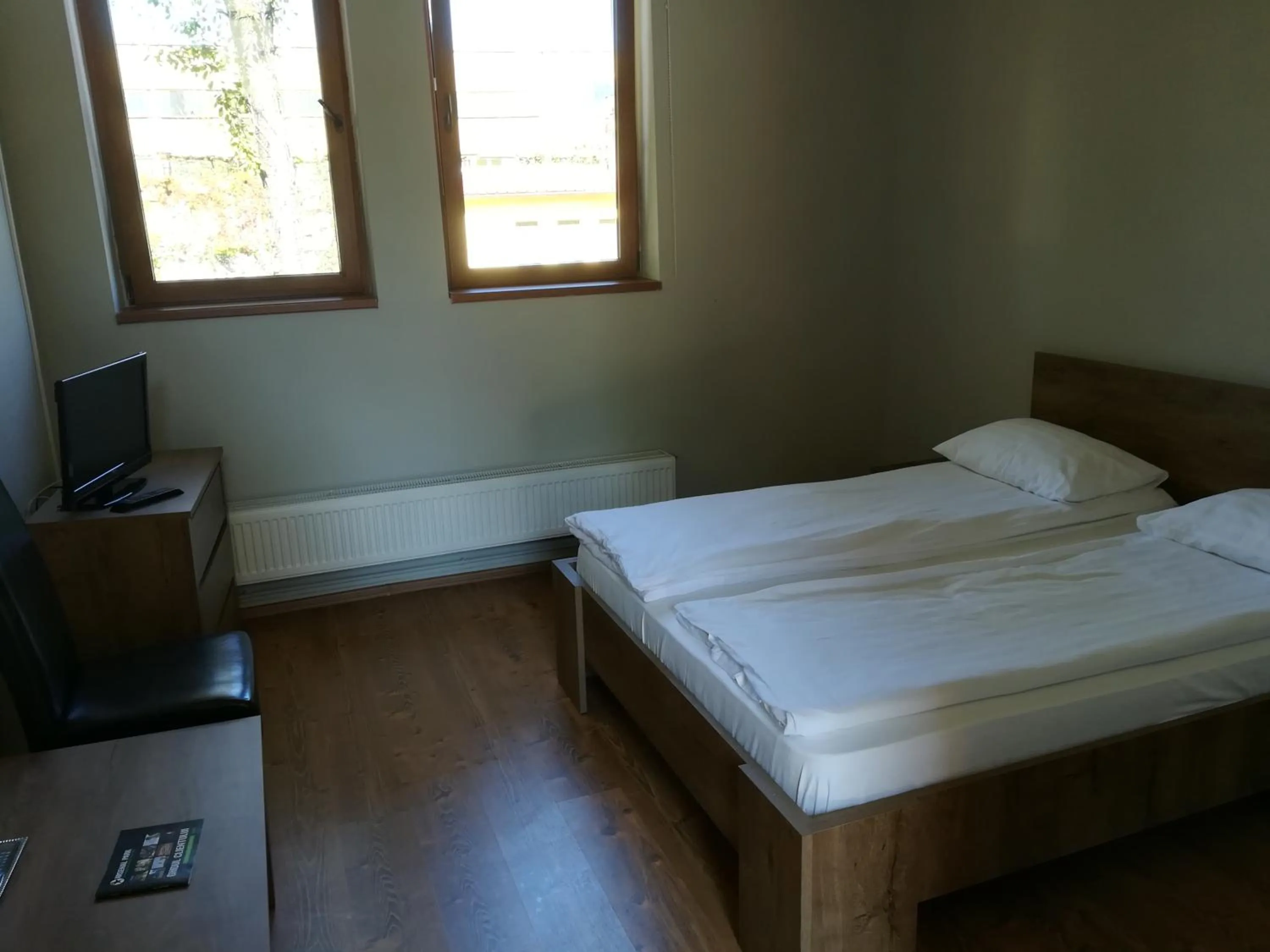 Photo of the whole room, Bed in Arsenal Park Transilvania