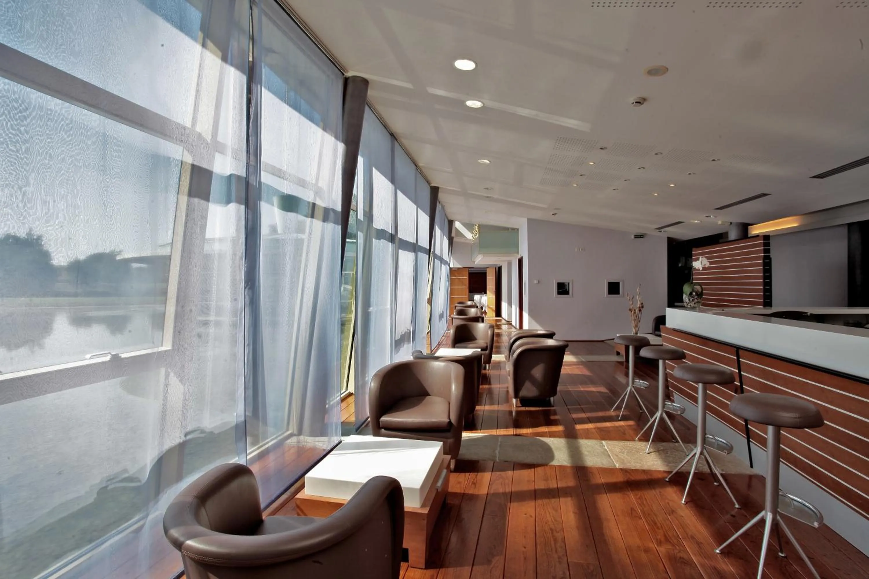 Lounge or bar in Logis des Lacs d'Halco