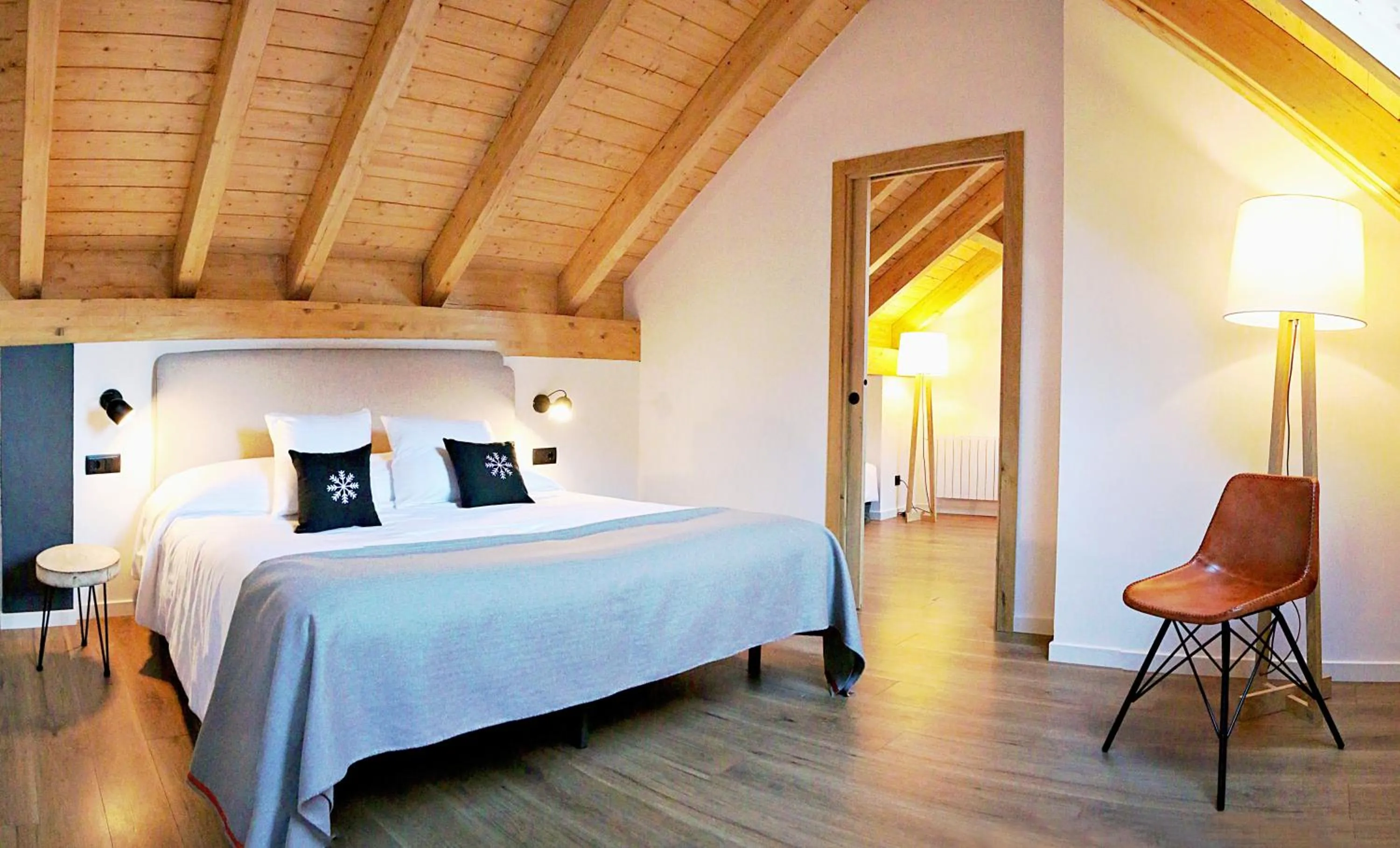 Photo of the whole room, Bed in Hotel Lo Paller