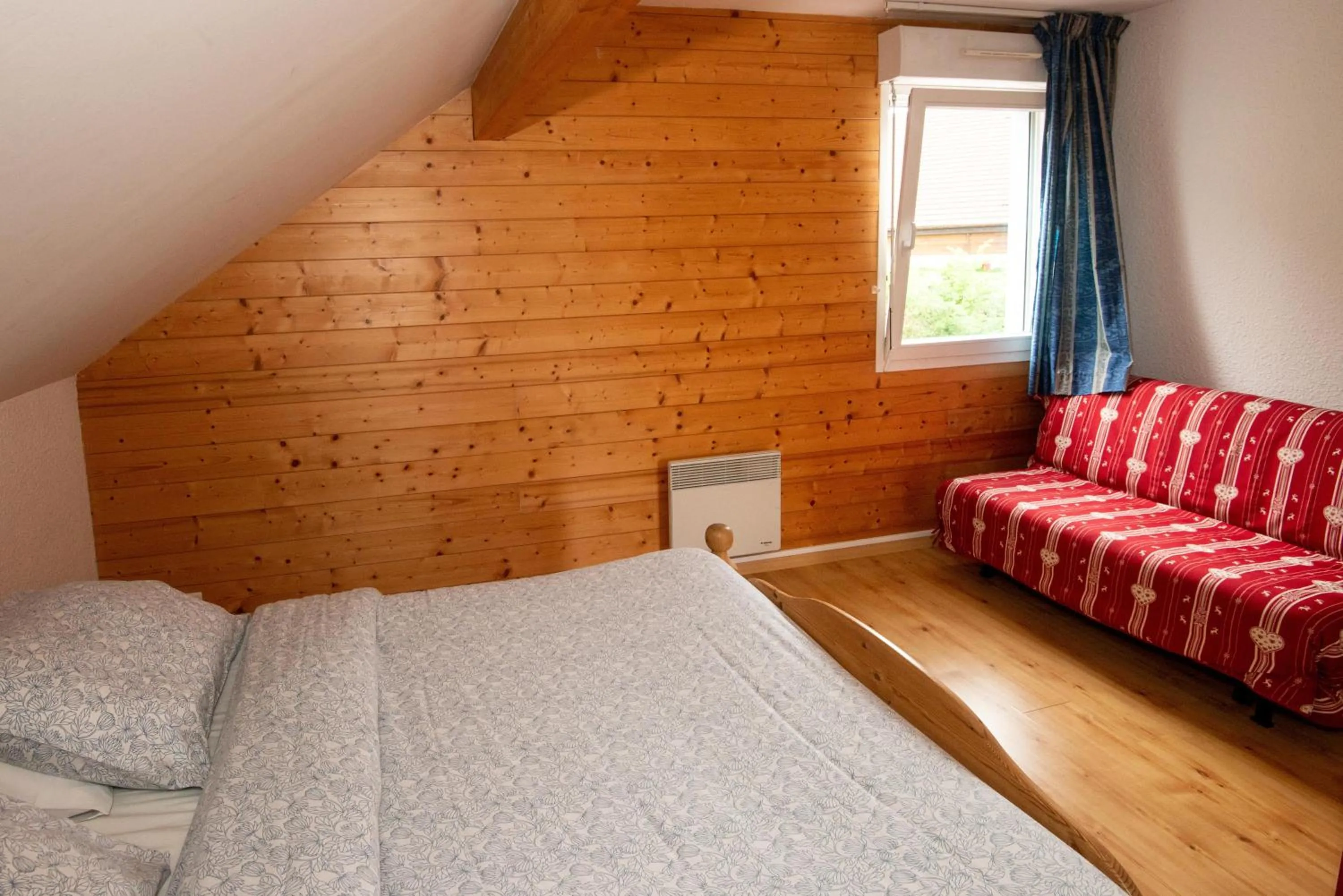 Bedroom, Bed in Les Adrets