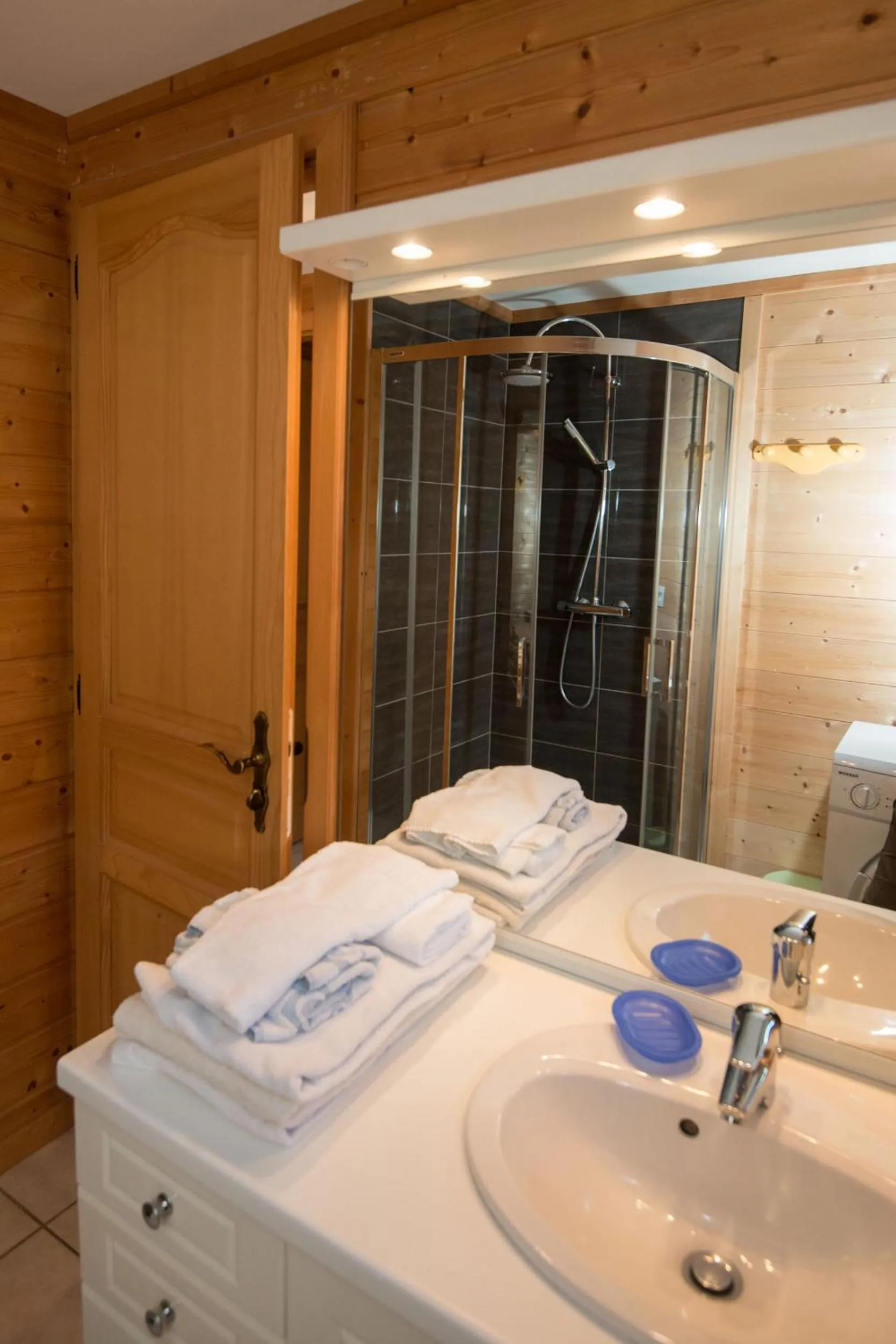 Bathroom, Bed in Les Adrets