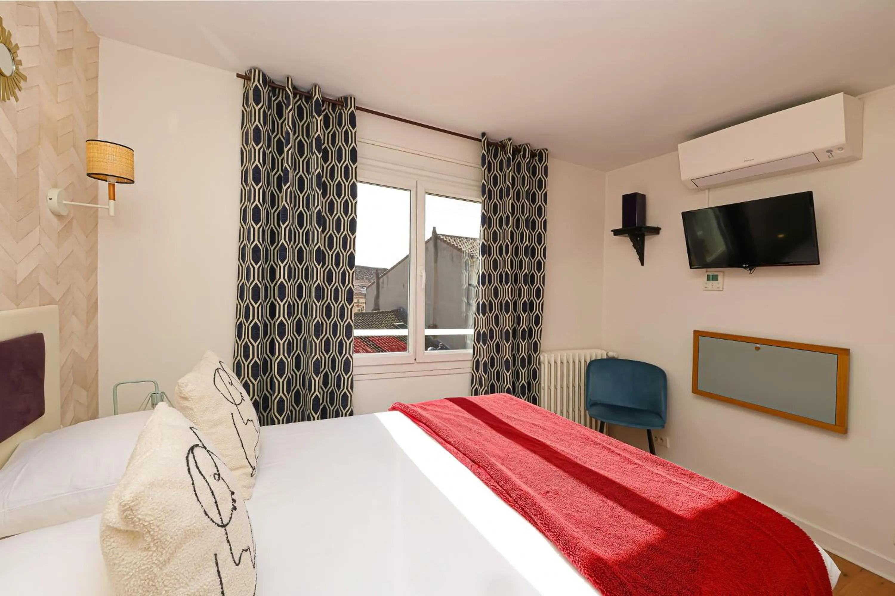 Bed in Charming Hôtel - Les Pasteliers