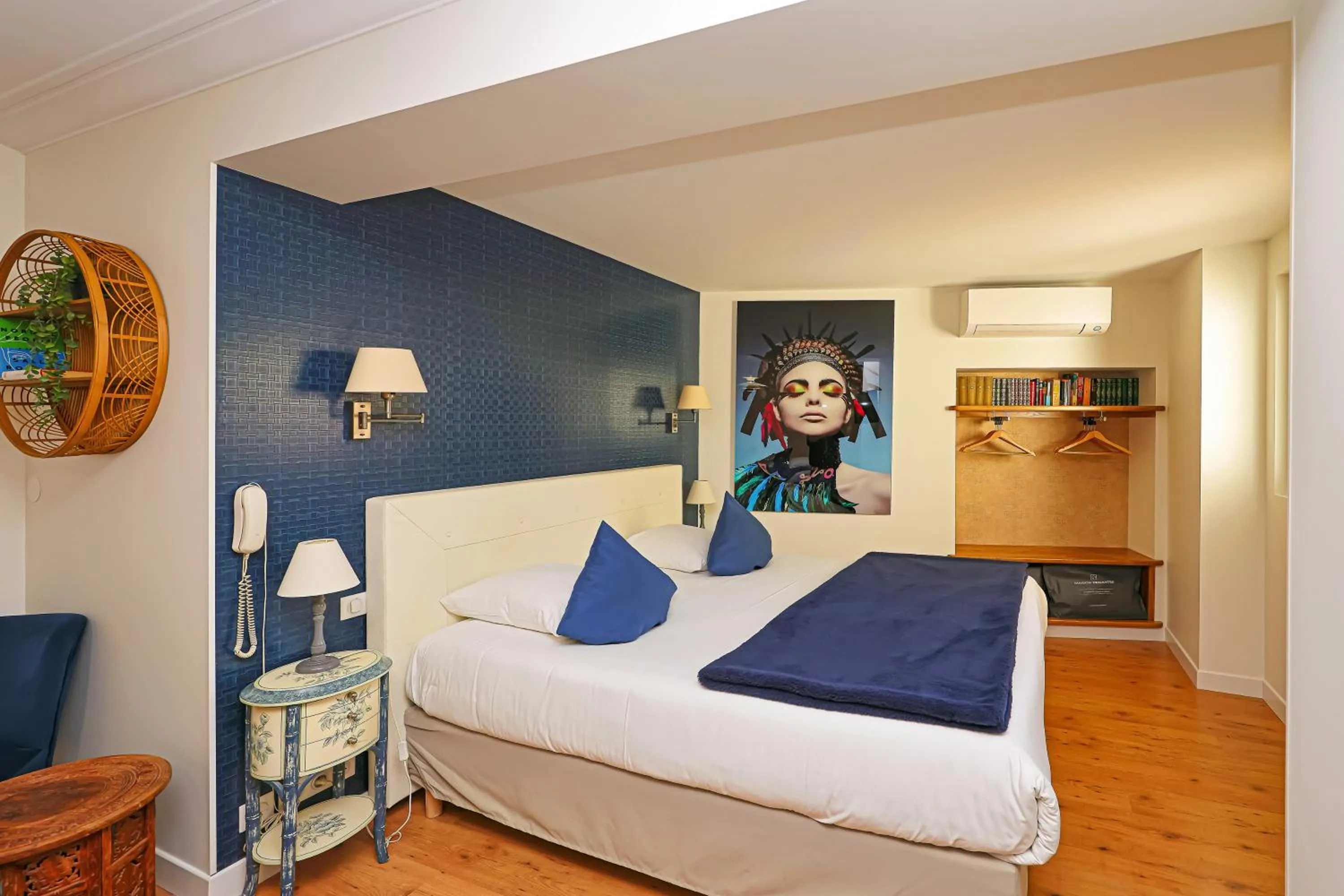 Bed in Charming Hôtel - Les Pasteliers