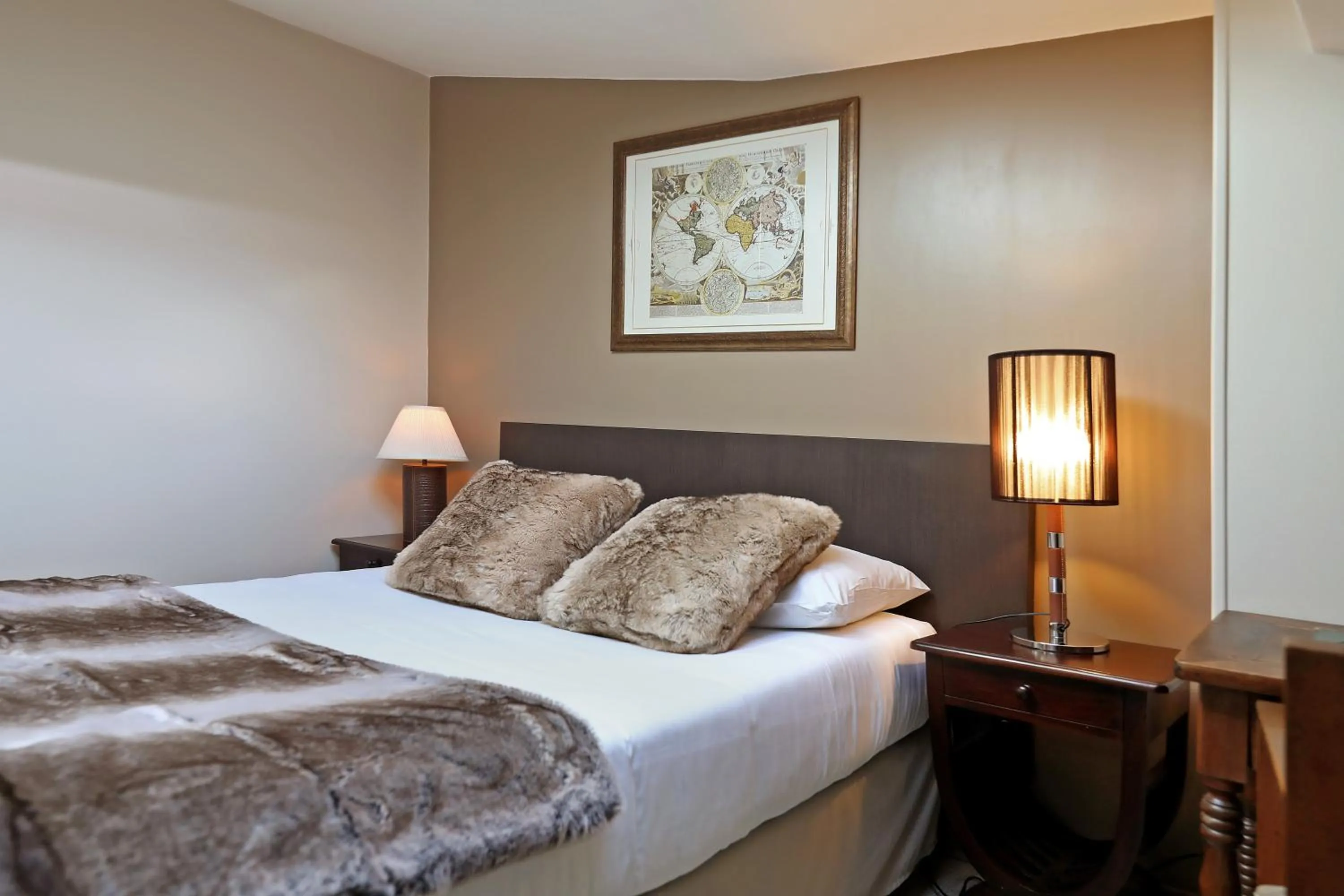 Bed in Hotel Les Pasteliers