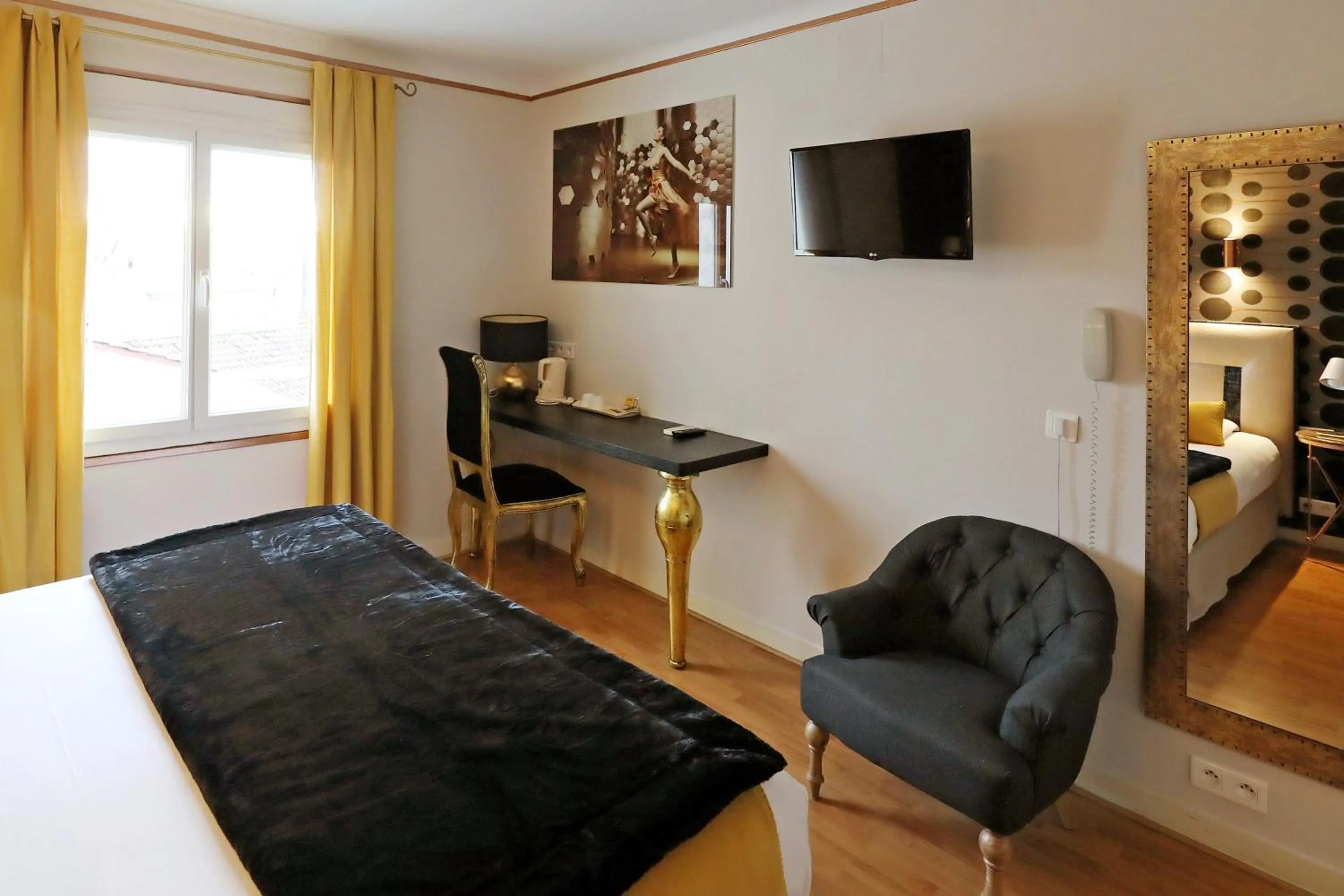 Bed in Hotel Les Pasteliers