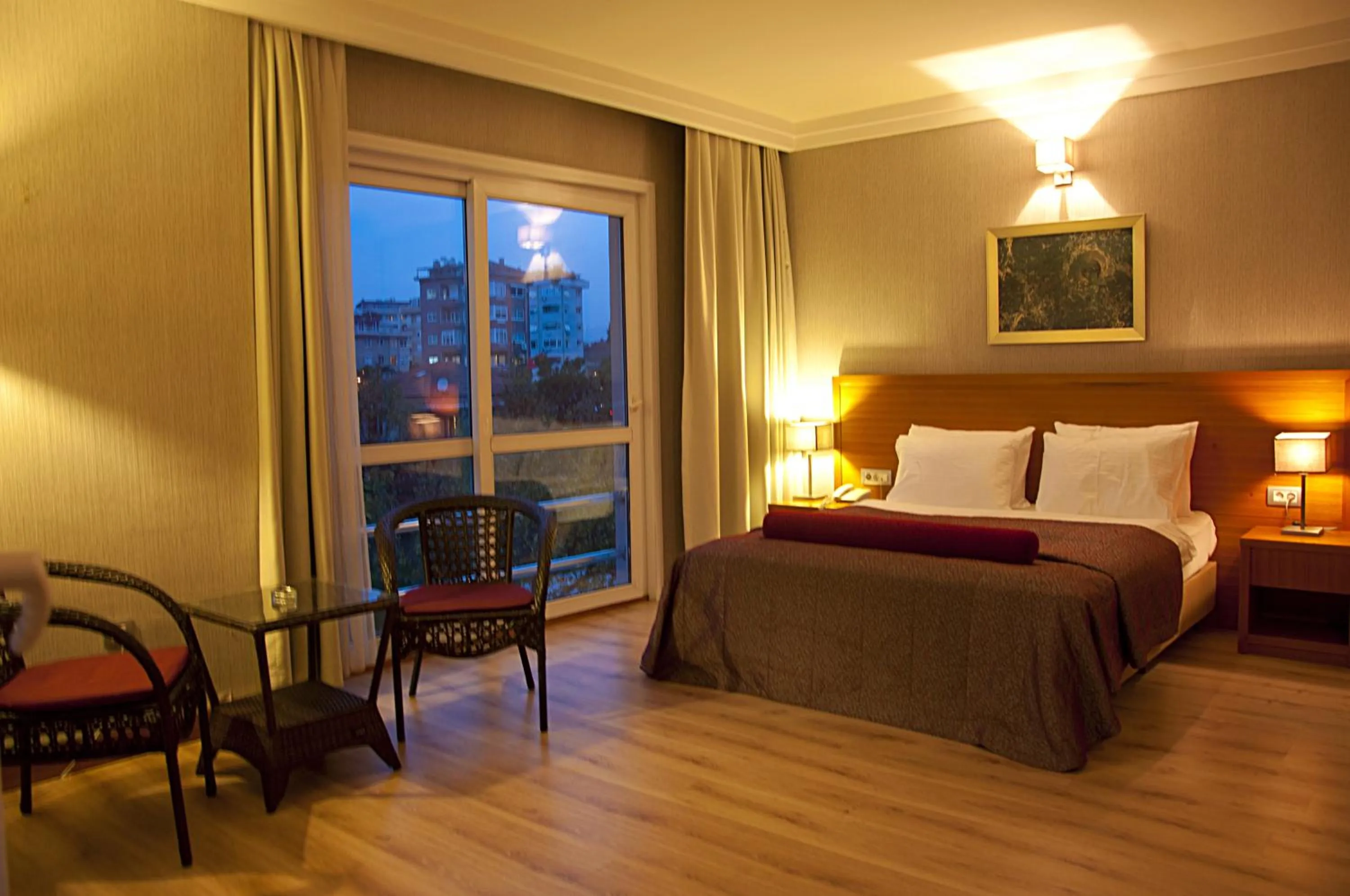 Photo of the whole room, Bed in dragos island hotel