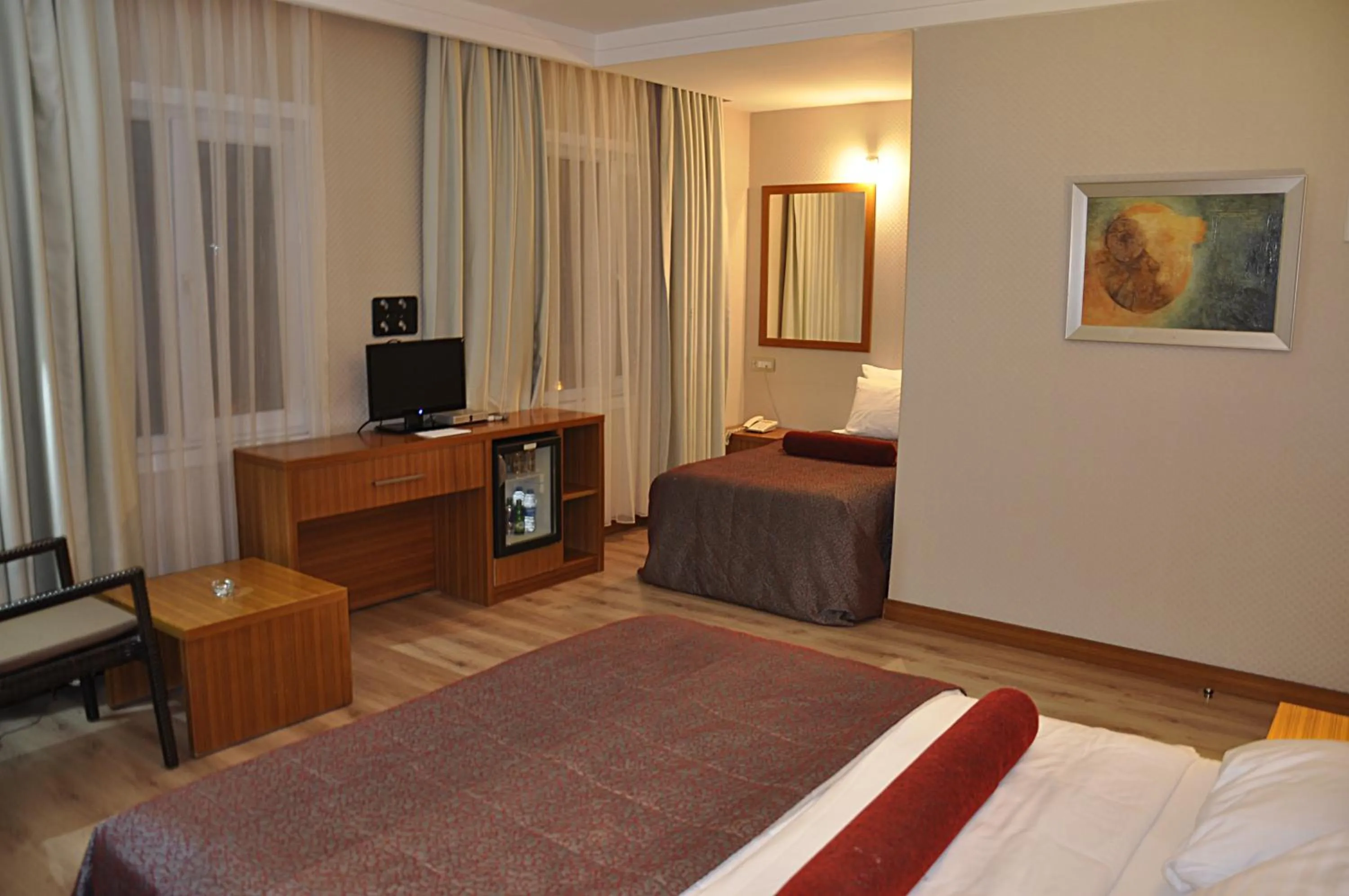 Photo of the whole room, Bed in dragos island hotel