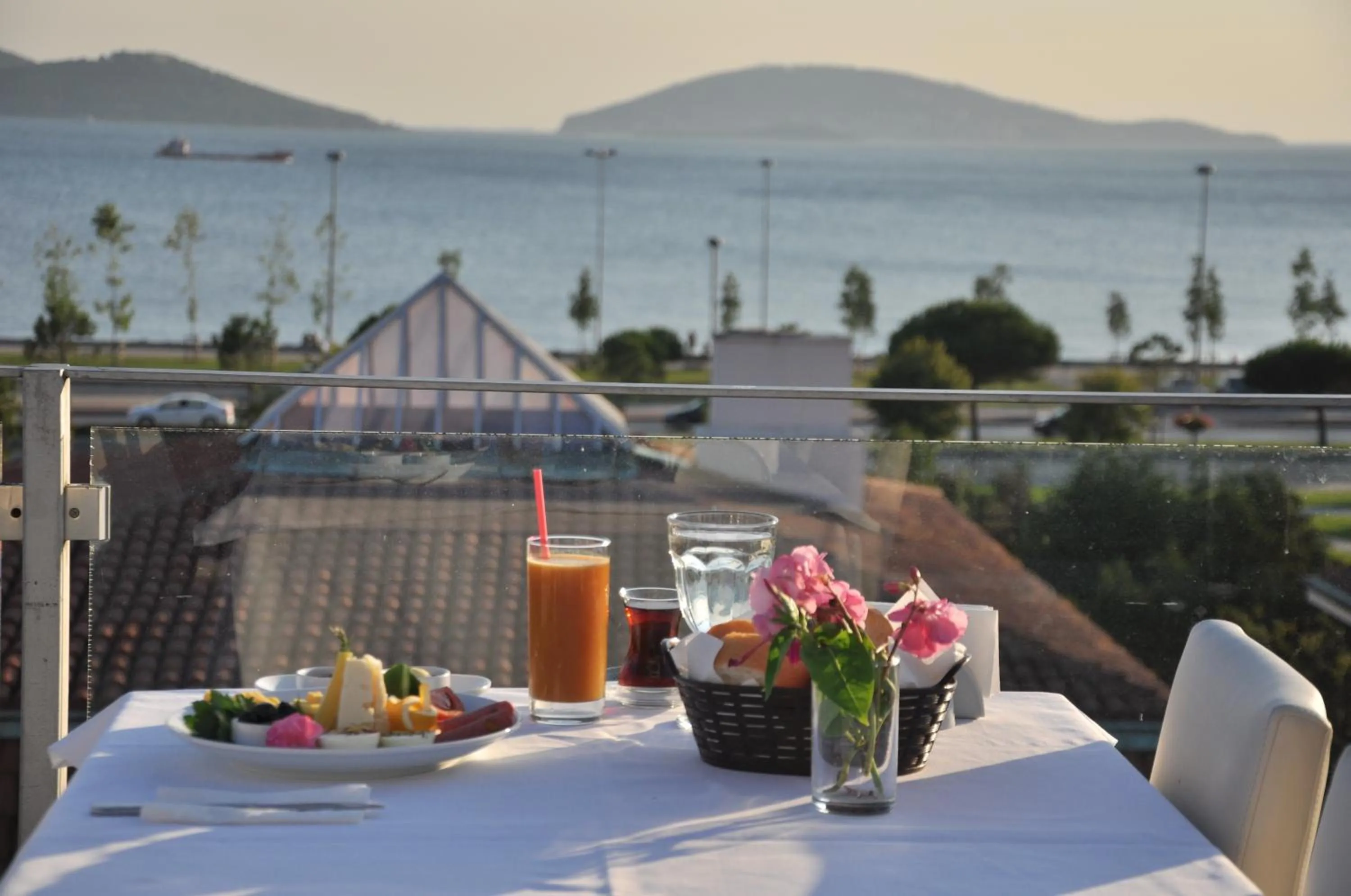 Restaurant/places to eat in dragos island hotel