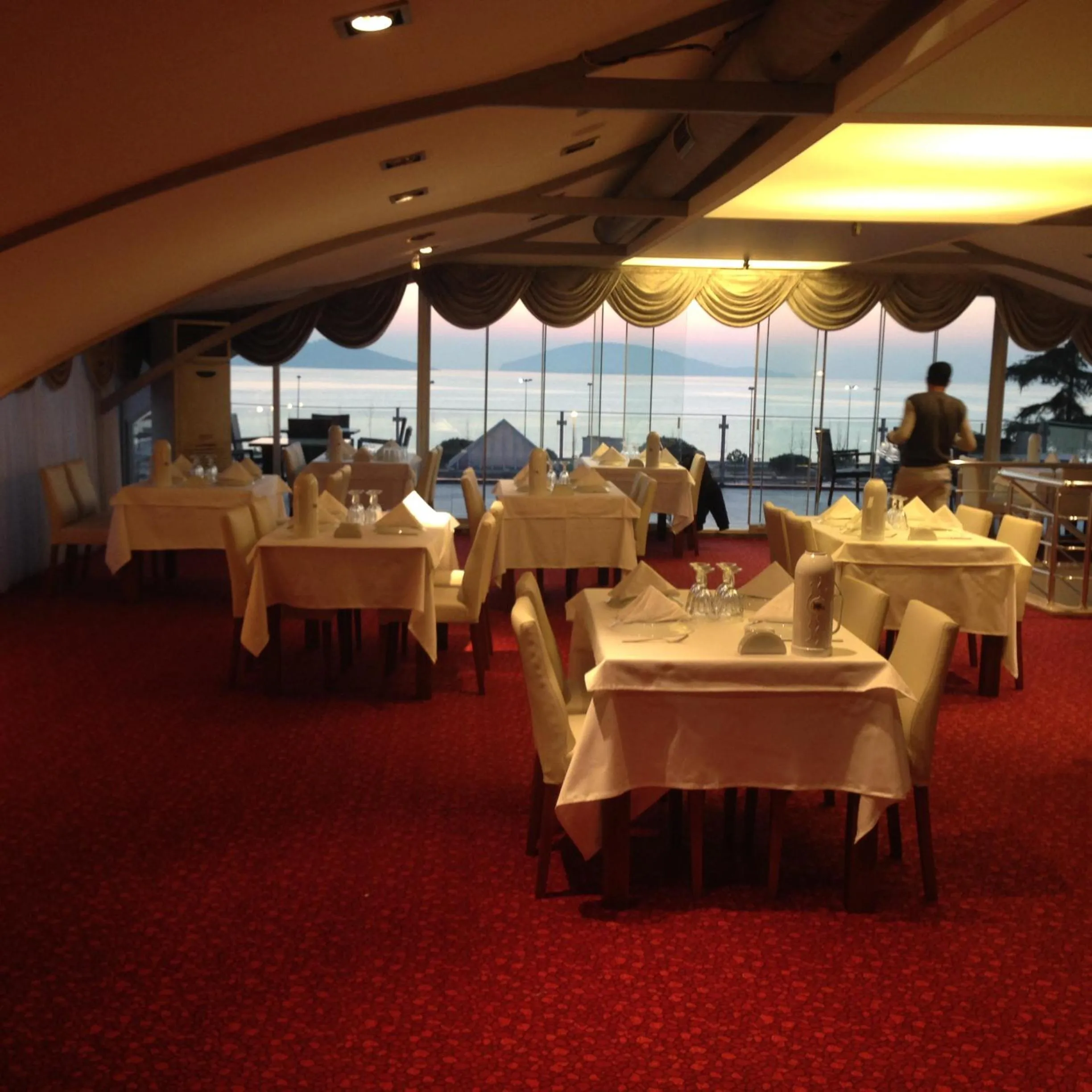 Restaurant/places to eat in dragos island hotel