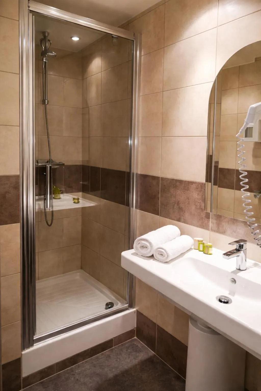 Shower in Logis Hotel Le Lac