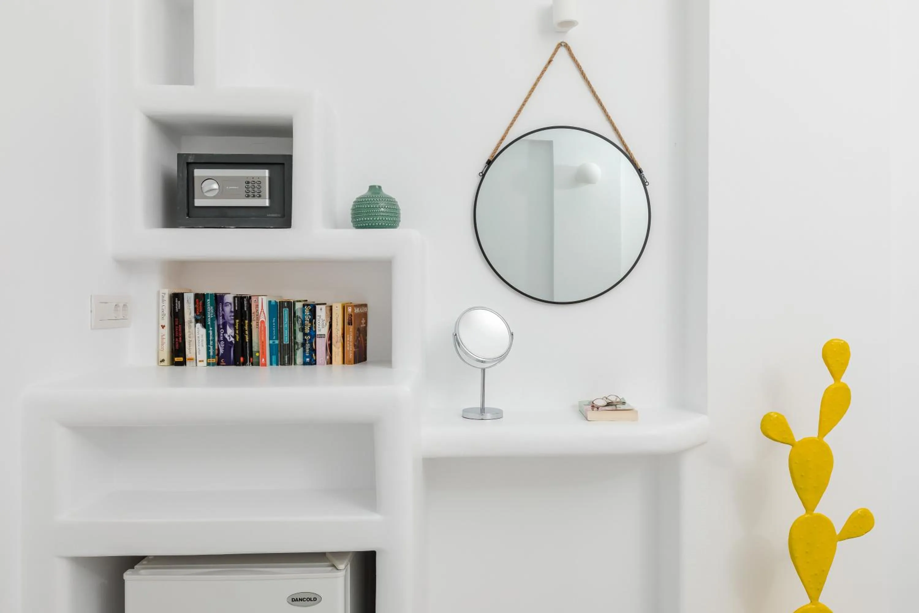 Library in Nikolas Hotel