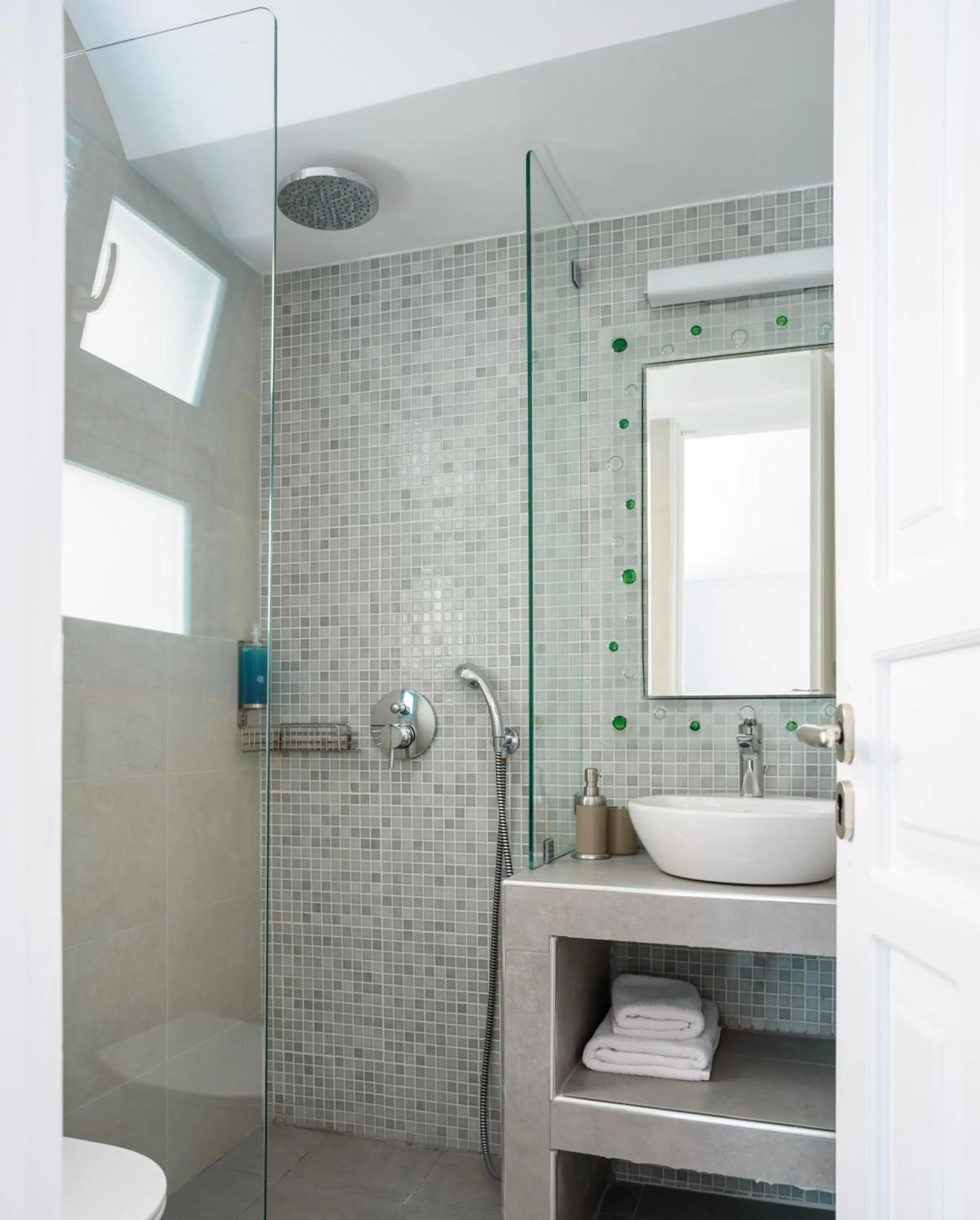 Bathroom in Nikolas Hotel