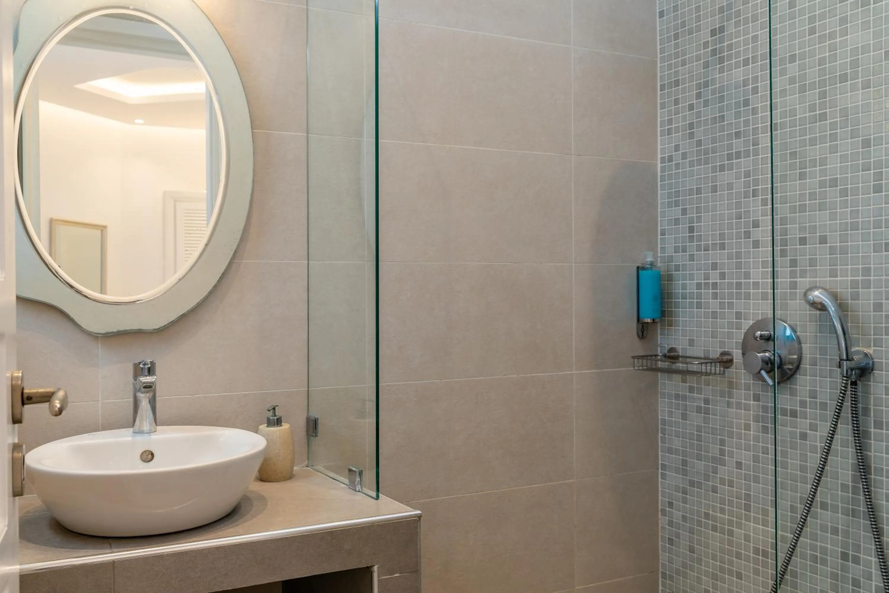 Shower in Nikolas Hotel