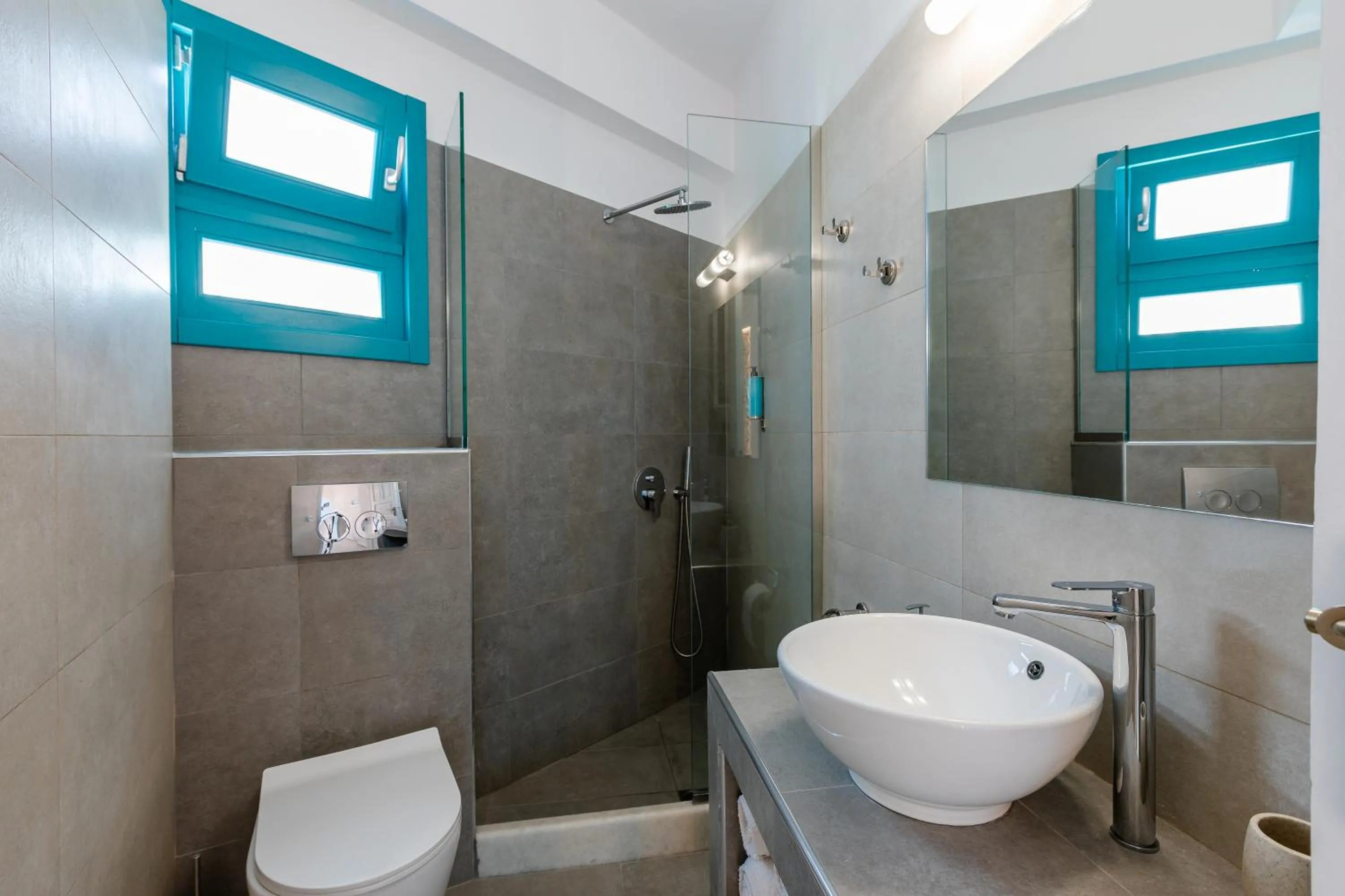 Shower in Nikolas Hotel