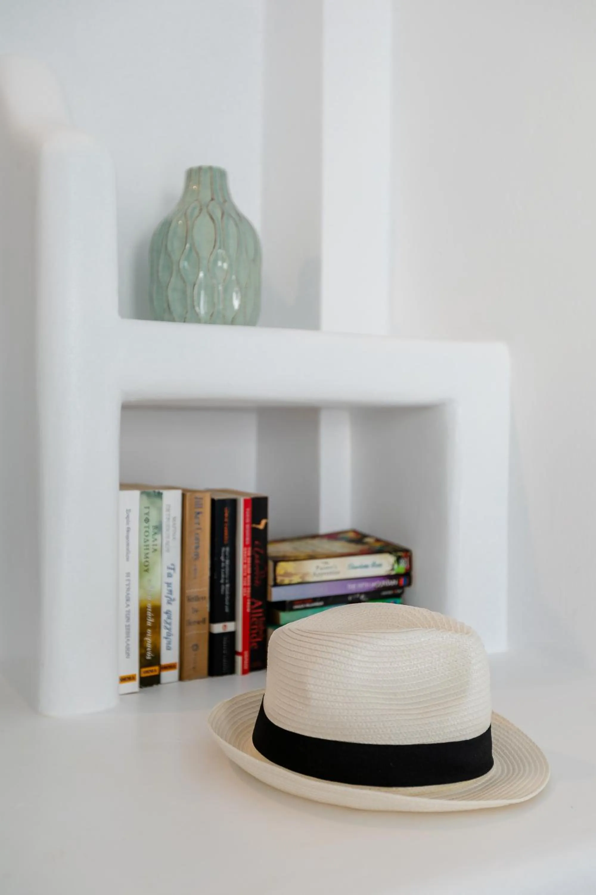 Library in Nikolas Hotel