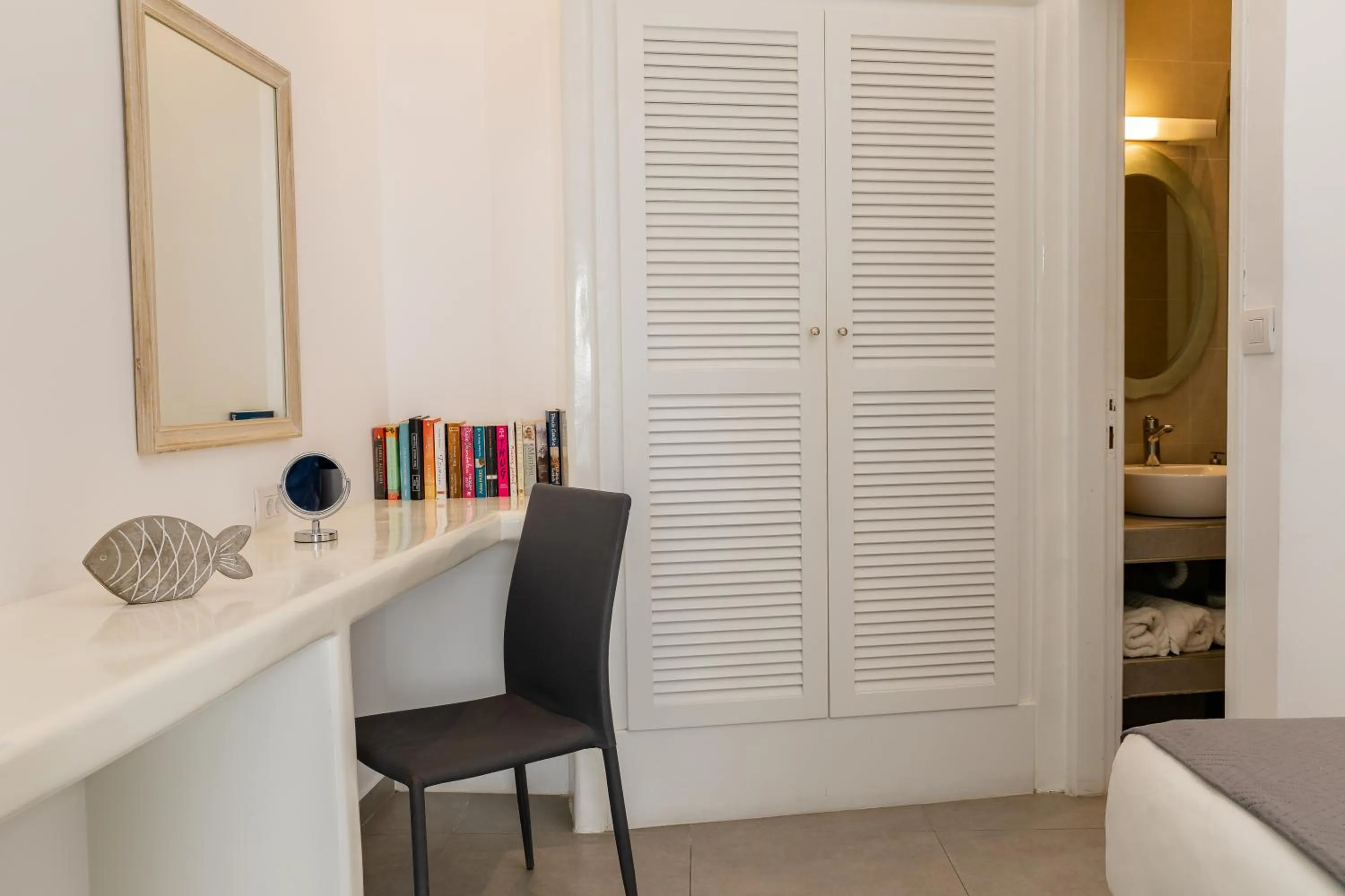 Seating area in Nikolas Hotel