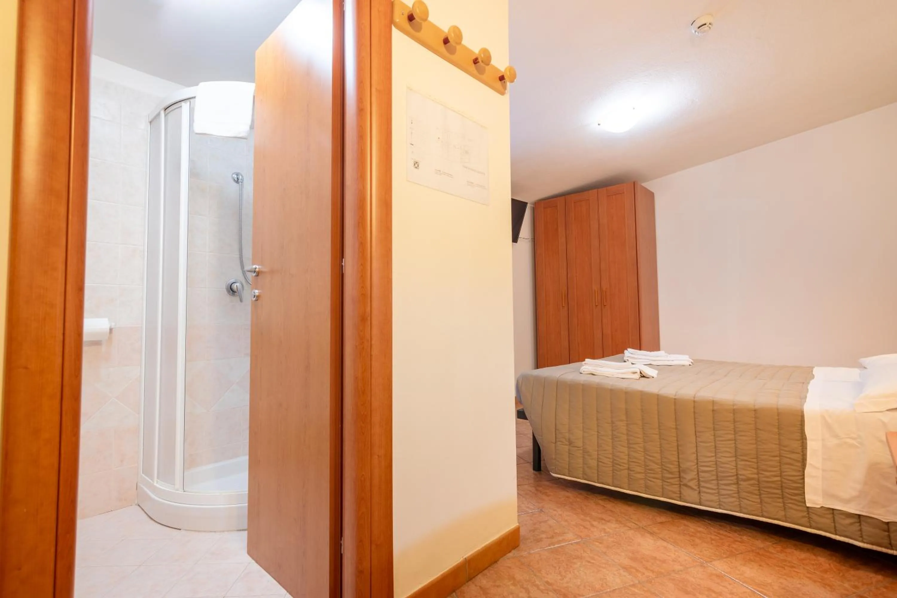 Bathroom, Bed in Hotel Zodiaco & Spa