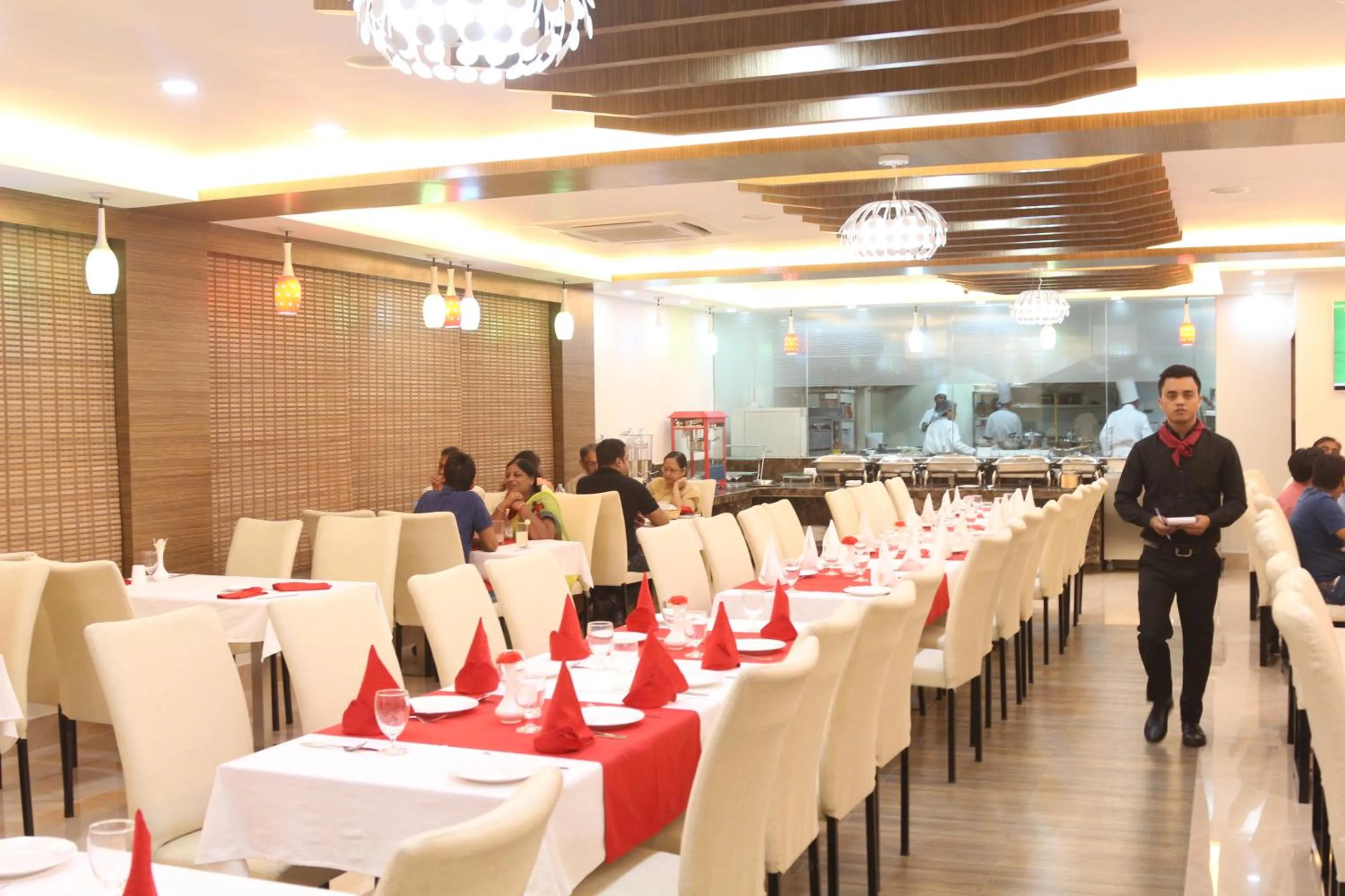 Restaurant/places to eat in Hotel Harrison Palace