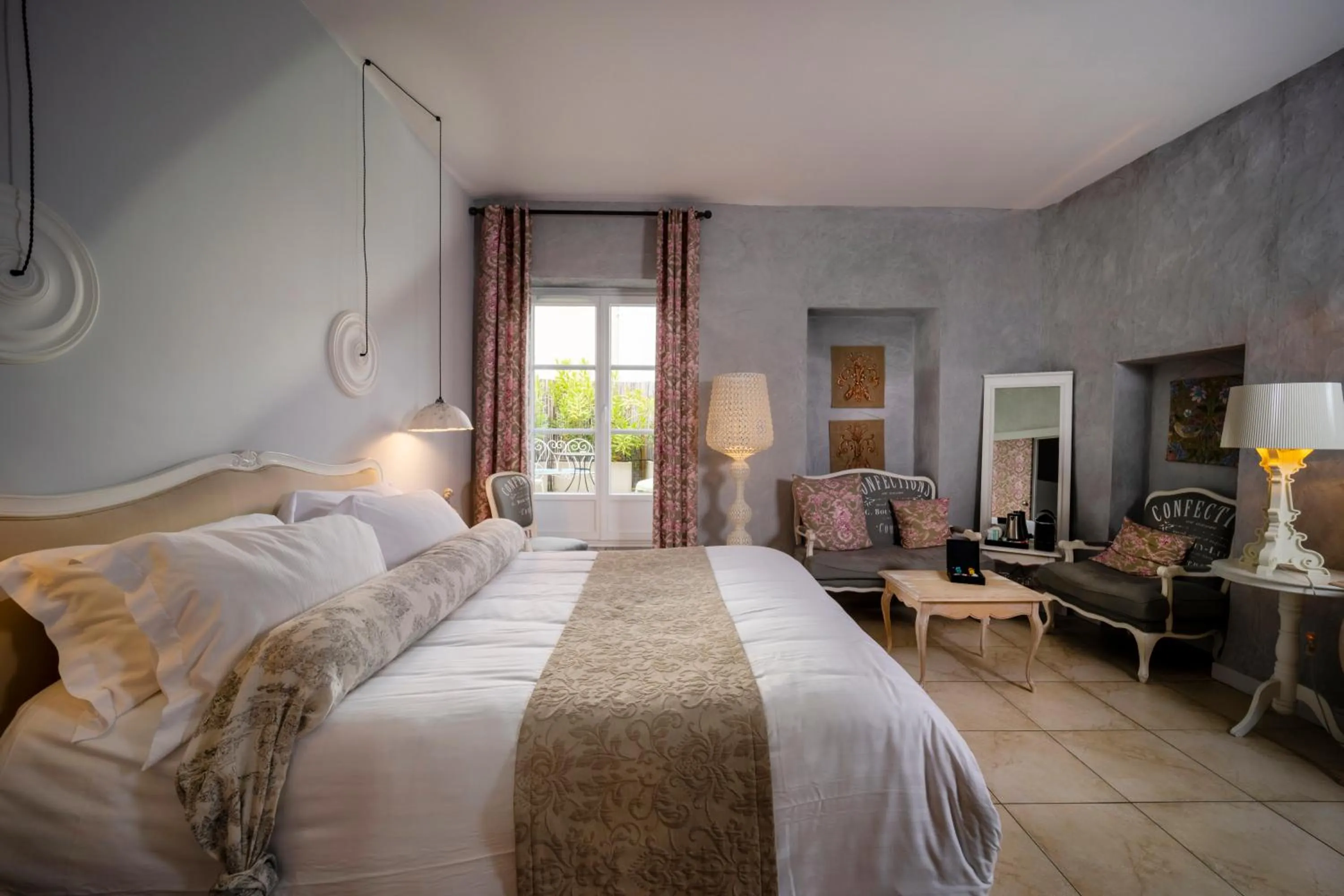 Photo of the whole room, Bed in Château De Siran - Hôtel & Spa