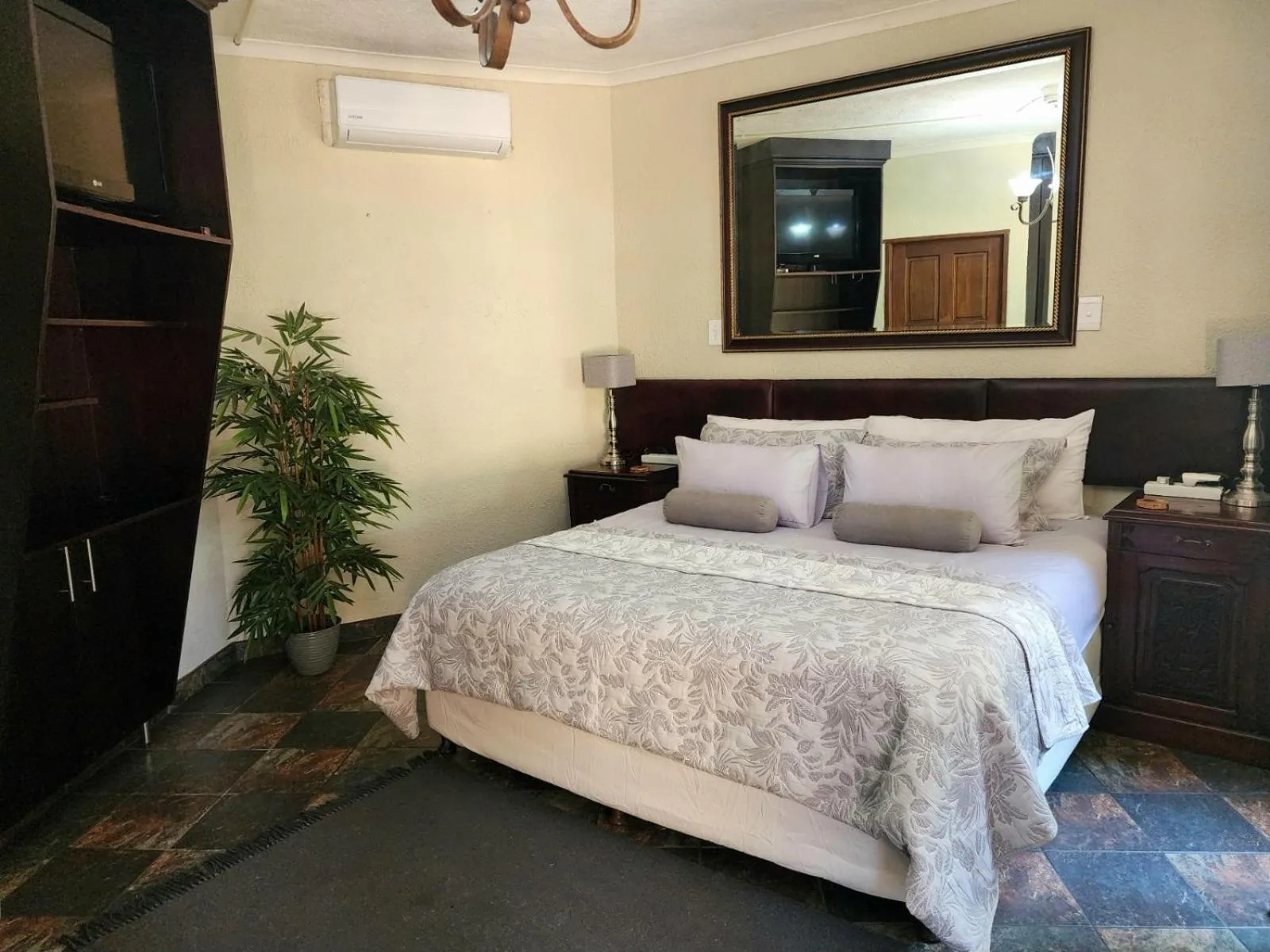 Bed in Goodnight Guest Lodge