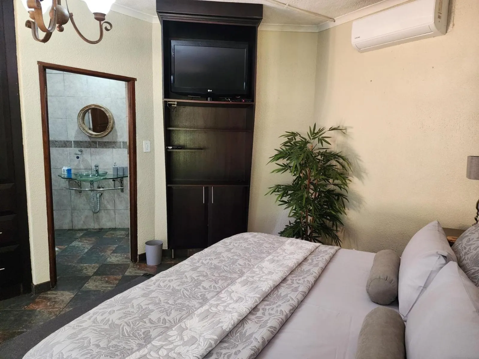 Bed in Goodnight Guest Lodge