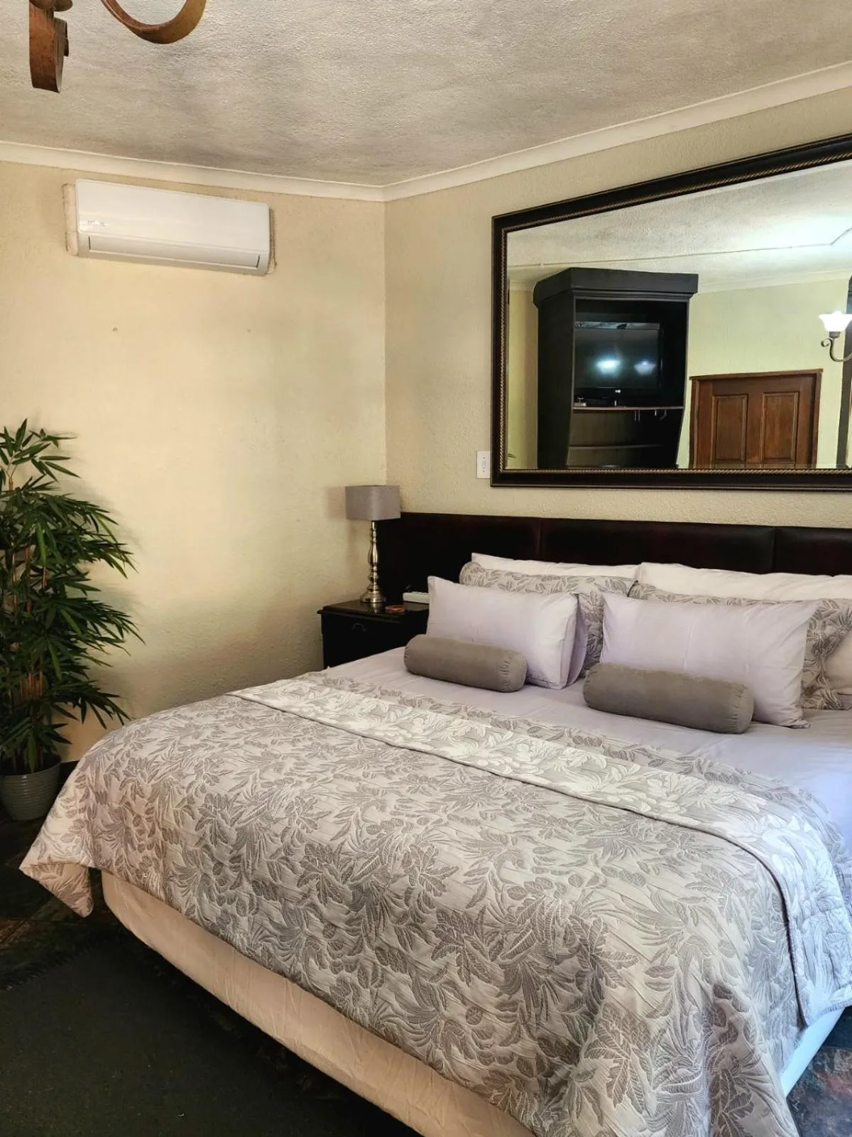 Bed in Goodnight Guest Lodge