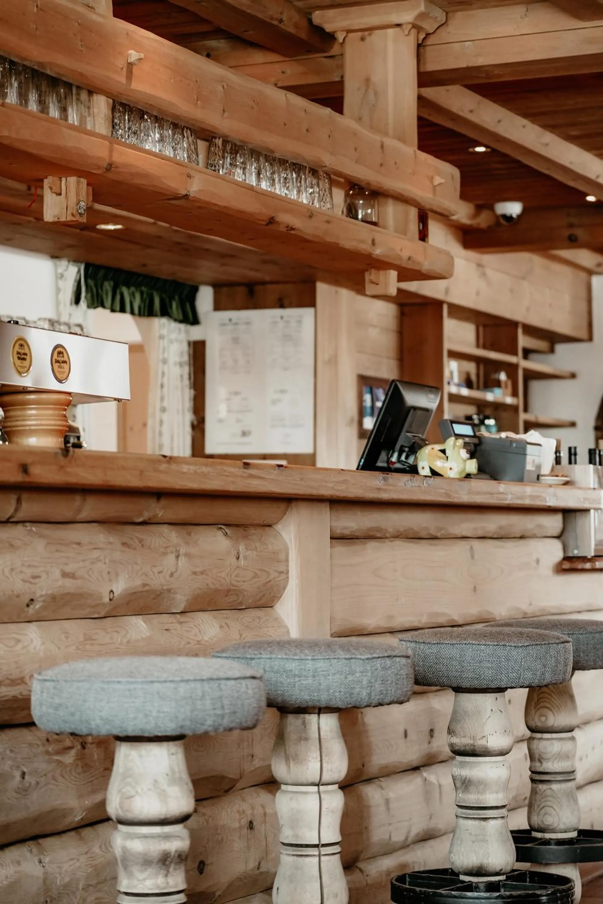 Restaurant/places to eat in Ütia De Börz