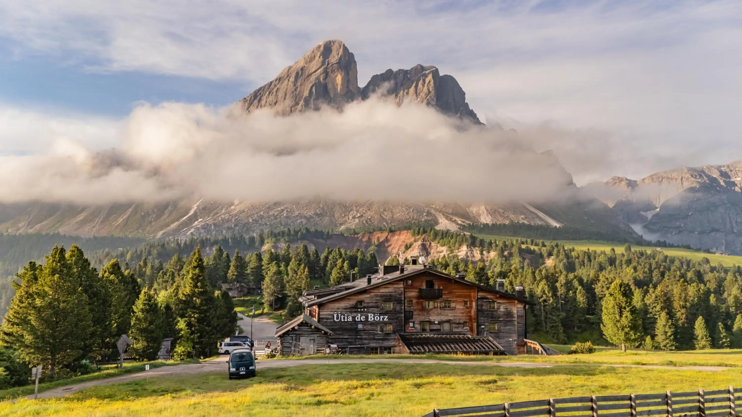 Property building in Ütia De Börz