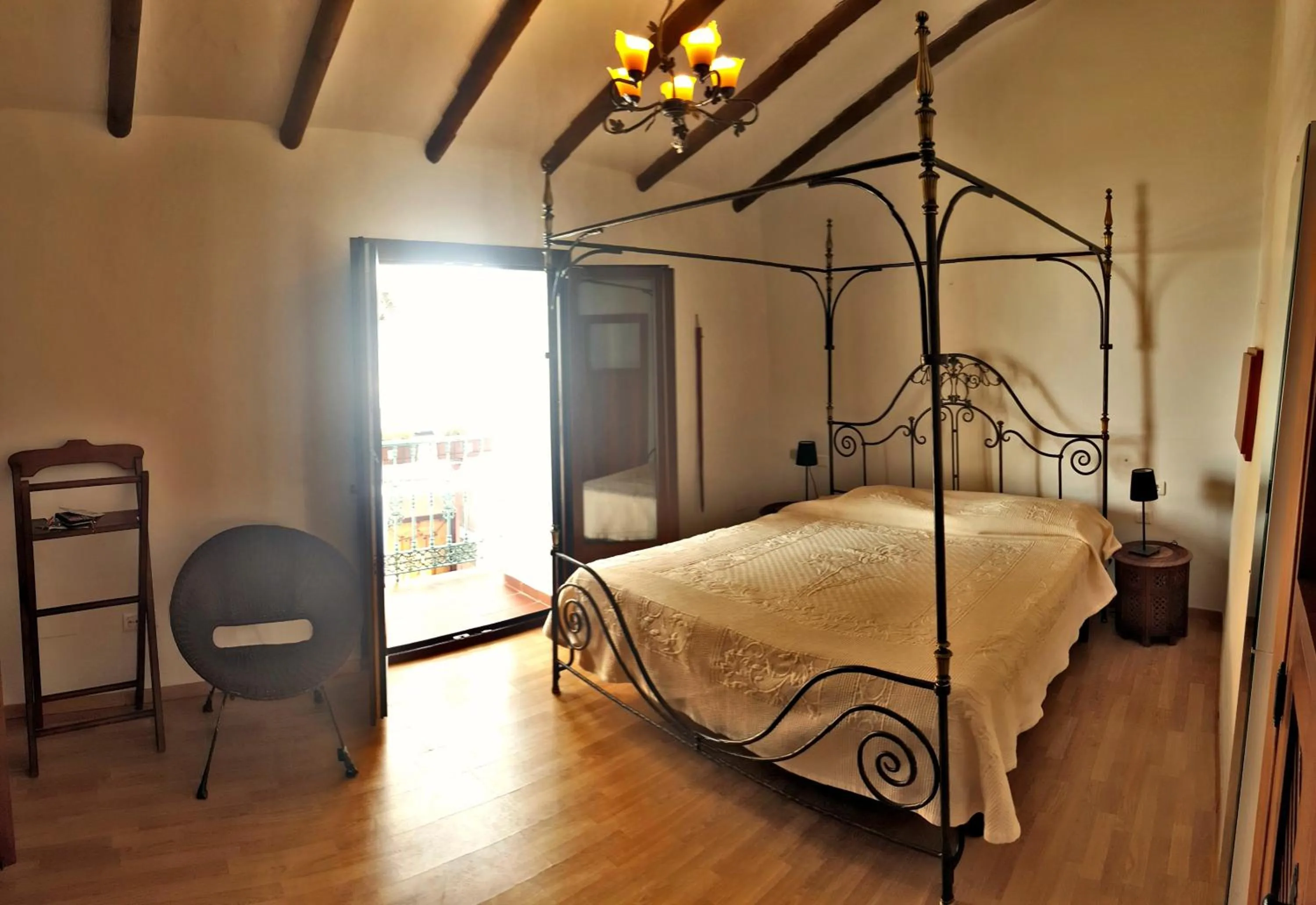 Bedroom, Bed in Villa Carabeo
