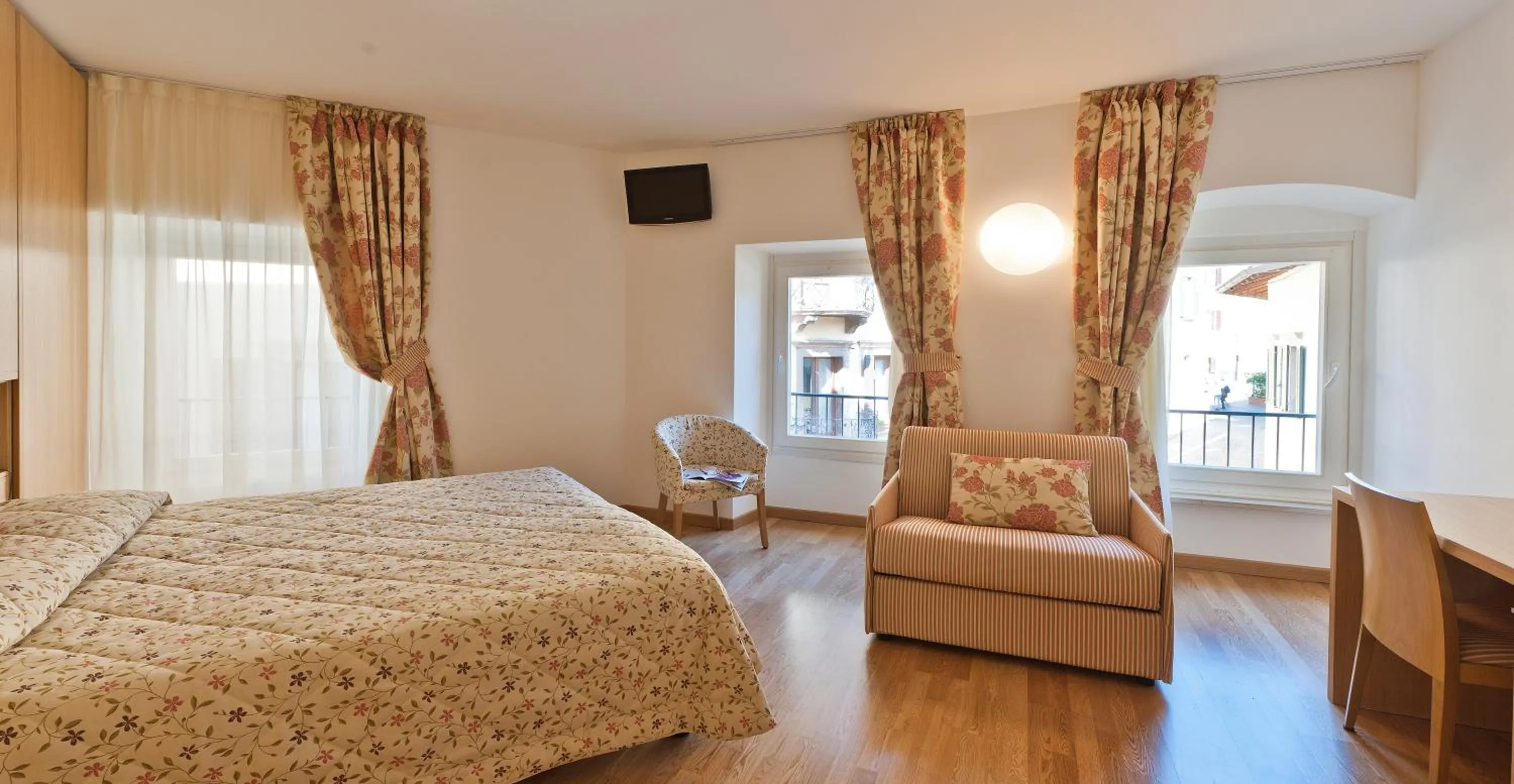 Day, Bed in Hotel Romanda