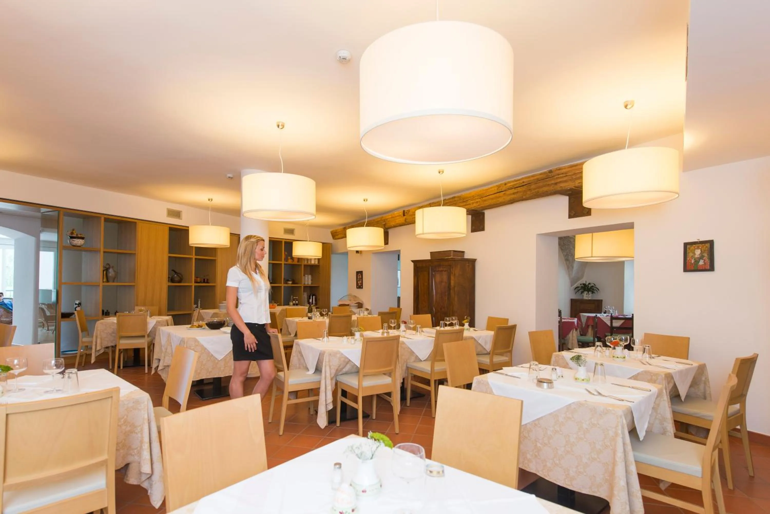 Restaurant/places to eat in Hotel Romanda