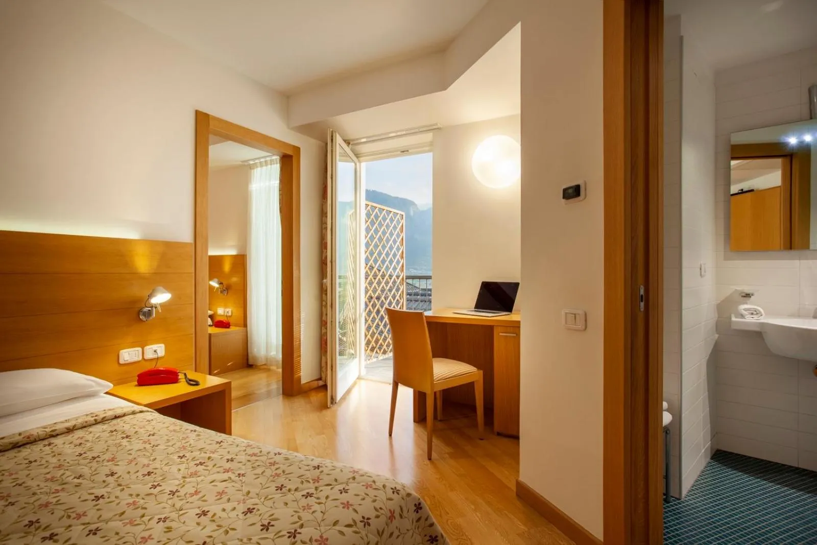 Bedroom, Bed in Hotel Romanda