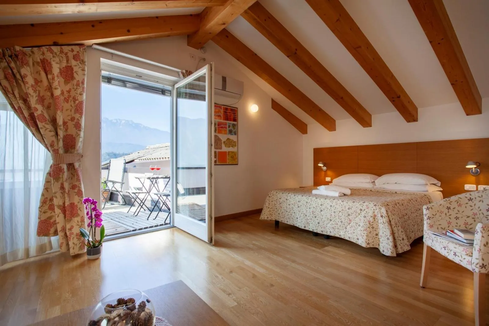 Pool view, Bed in Hotel Romanda